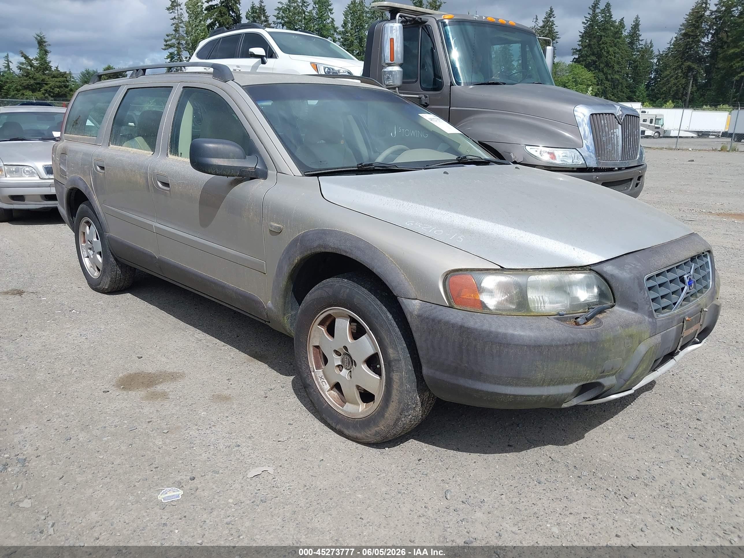 2001 Volvo V70, VIN YV1SZ58DX11008325 — Перед