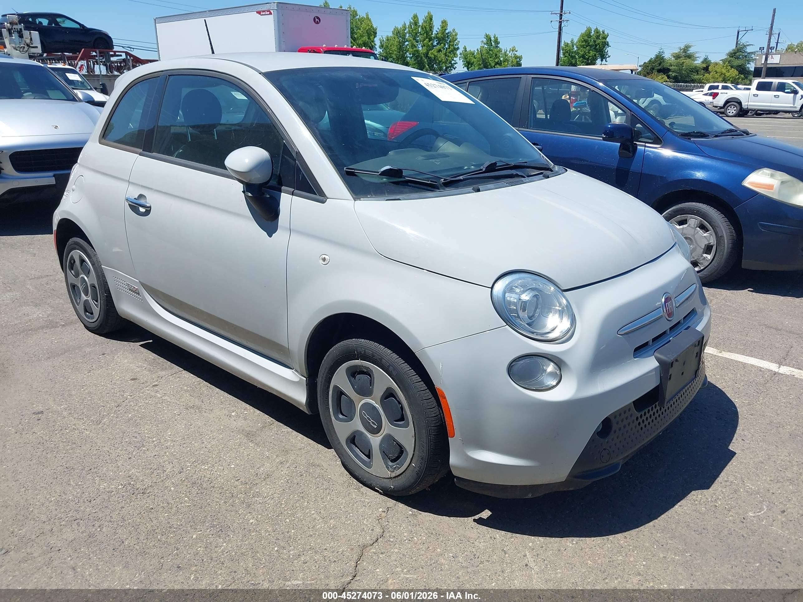 2017 FIAT 500e, VIN 3C3CFFGE8HT621067 — Front end