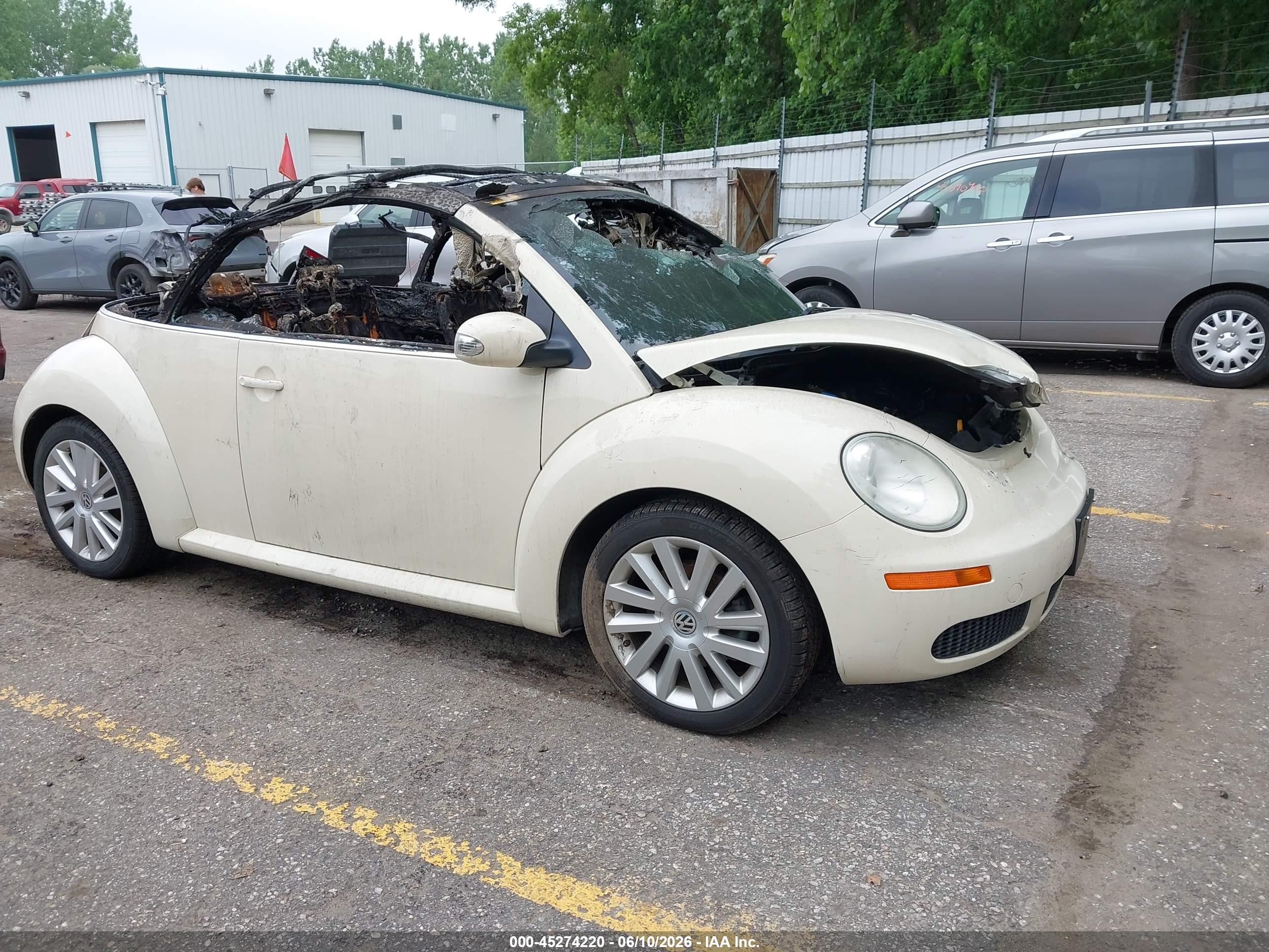 2010 Volkswagen Beetle, VIN 3VWRG3AL7AM009951 — Пожар