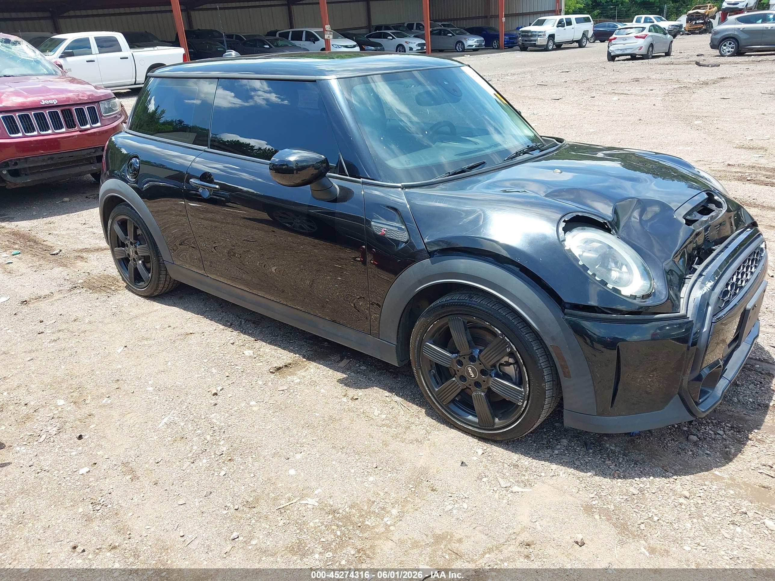 2022 MINI Hardtop Cooper S, VIN WMW53DH04N2R93262 — Перед