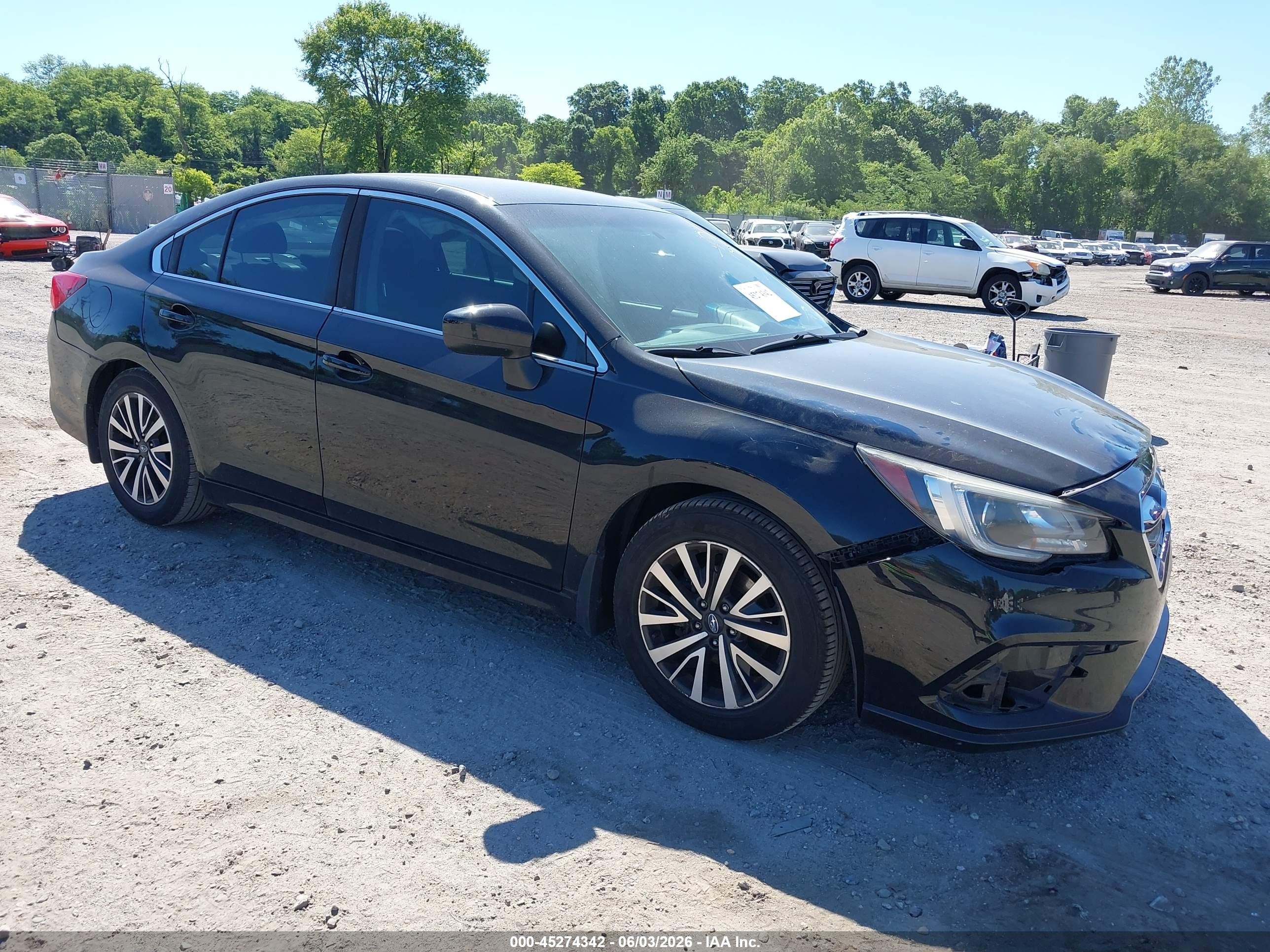 2018 Subaru Legacy Premium, VIN 4S3BNAC64J3035852 — Перед