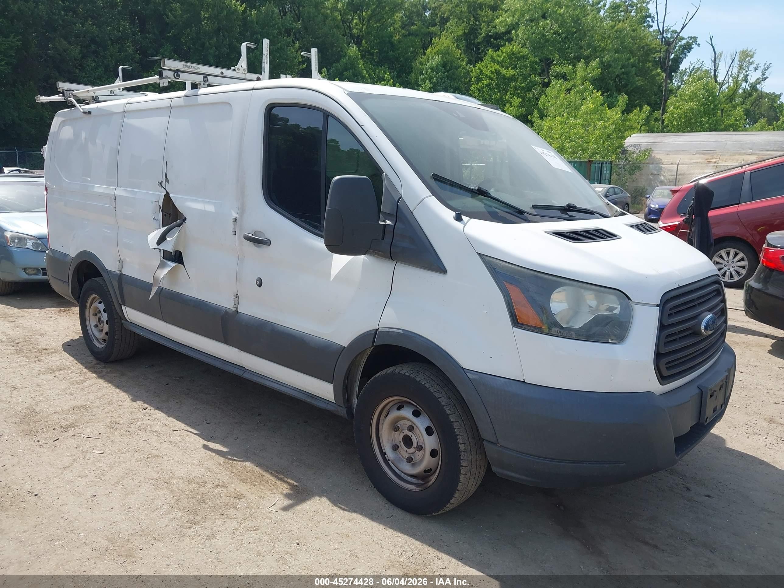 2015 Ford Transit Cargo, VIN 1FTNR1ZM4FKA45432 — Вандализм