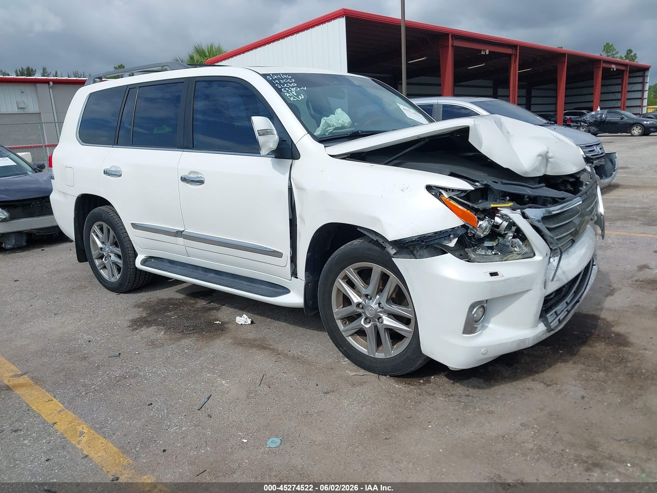 2015 Lexus LX 570, VIN JTJHY7AX3F4185580 — Front end