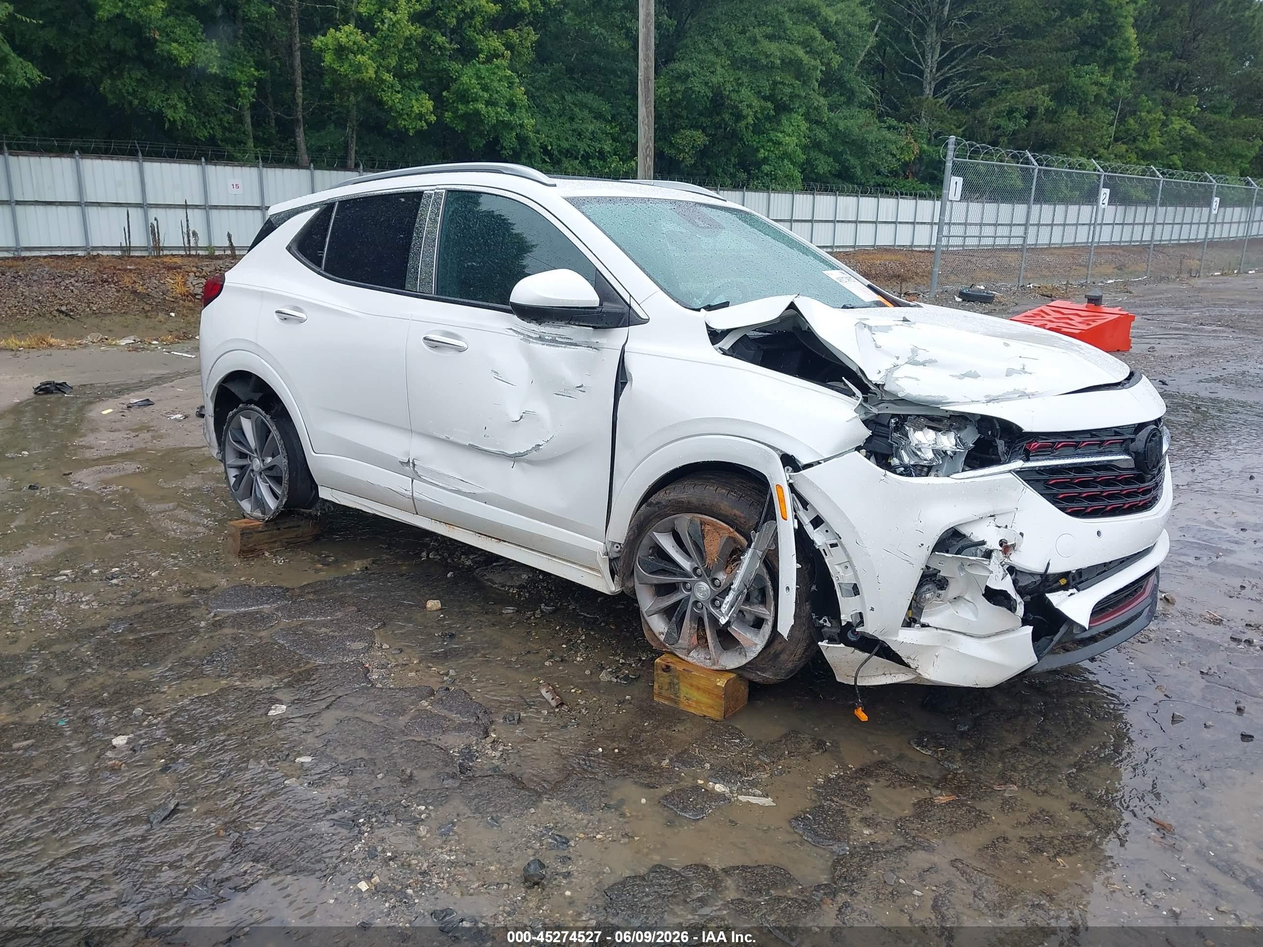 2022 Buick Encore GX Essence, VIN KL4MMFSL0NB020559 — Side