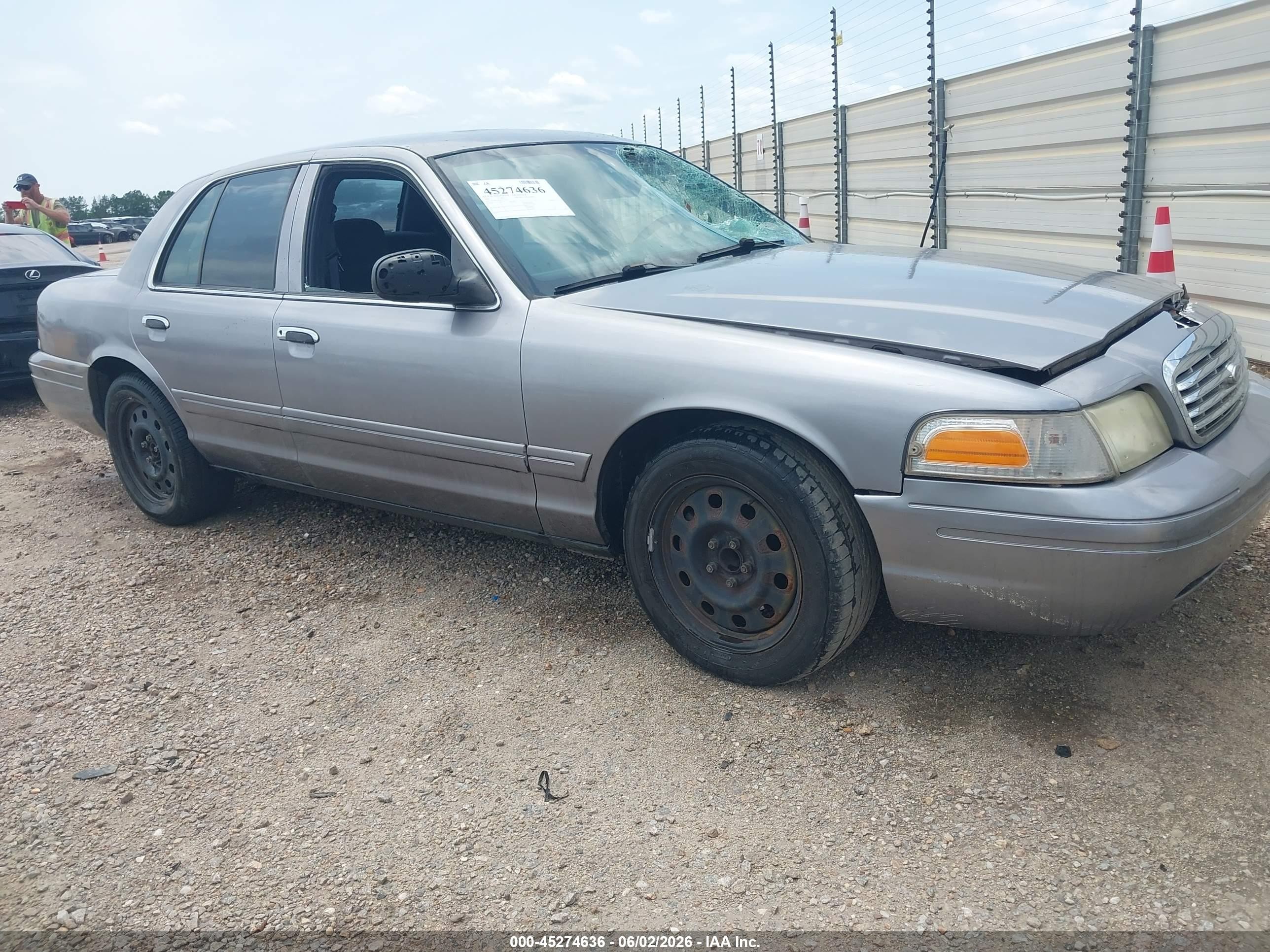 2006 Ford Police Interceptor, VIN 2FAFP71W06X161353 — Front end