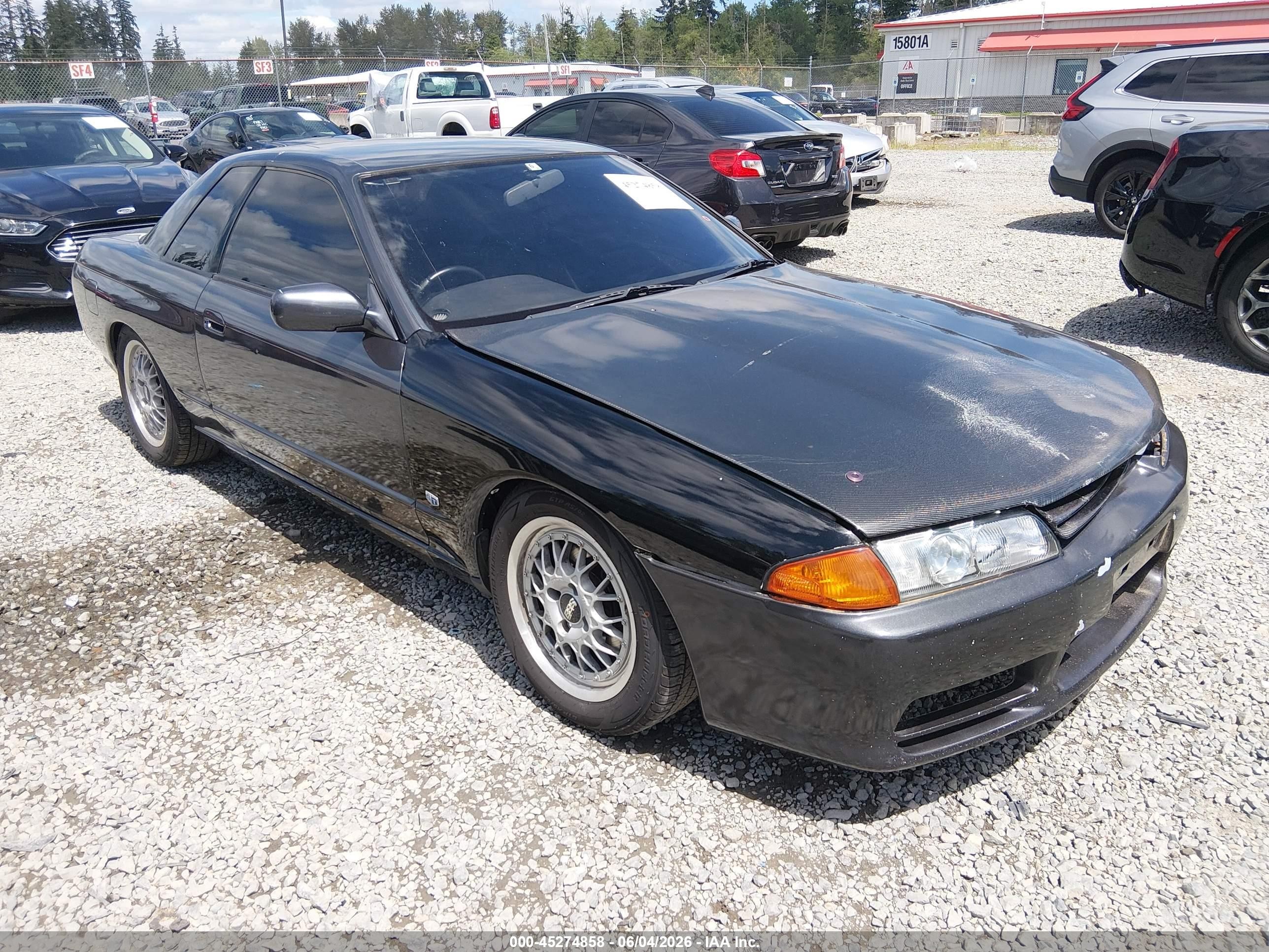 1992 Nissan Skyline, VIN ECR32011384 — Front end