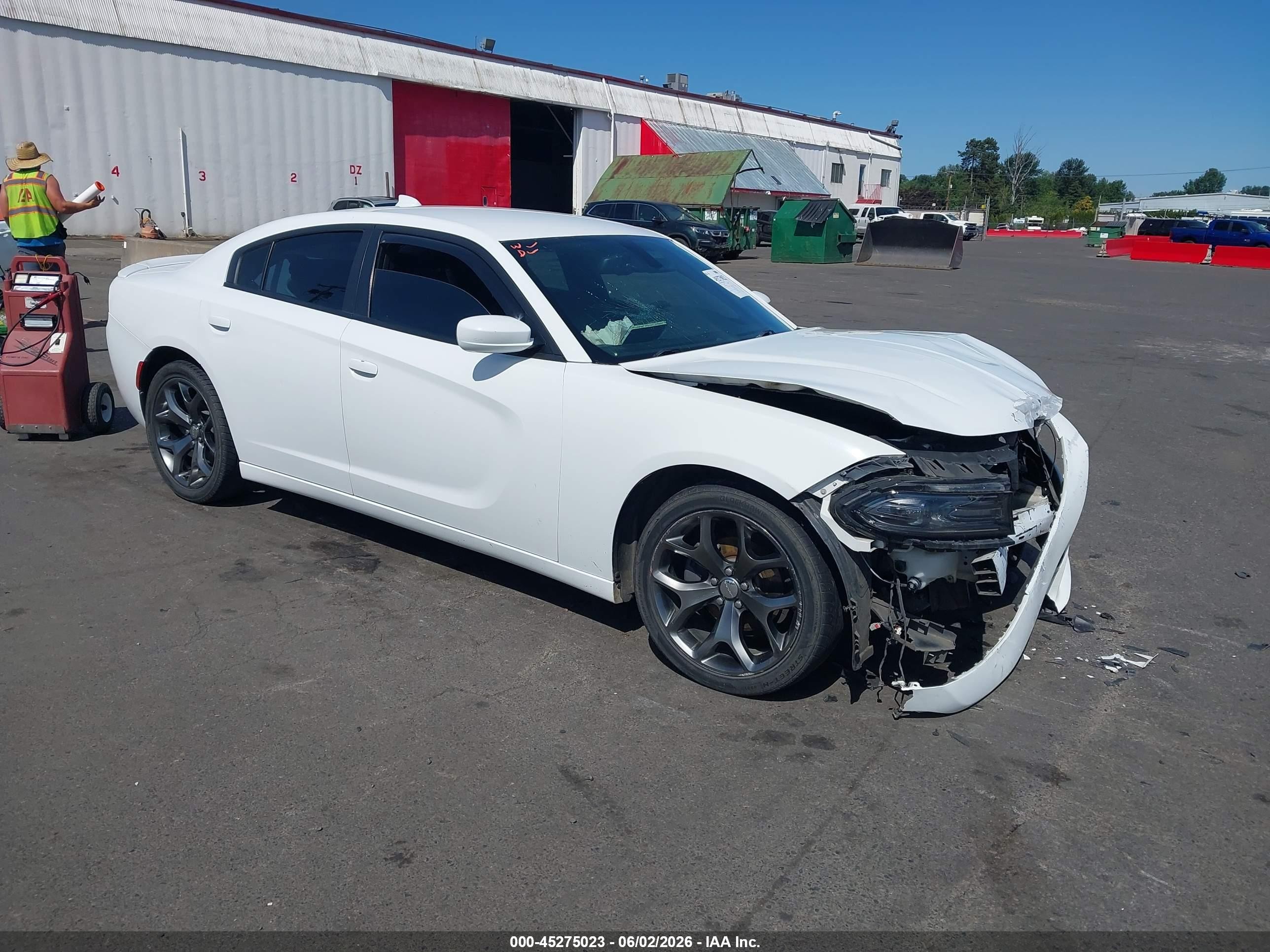 2015 Dodge Charger SXT, VIN 2C3CDXHG3FH871415 — Front end