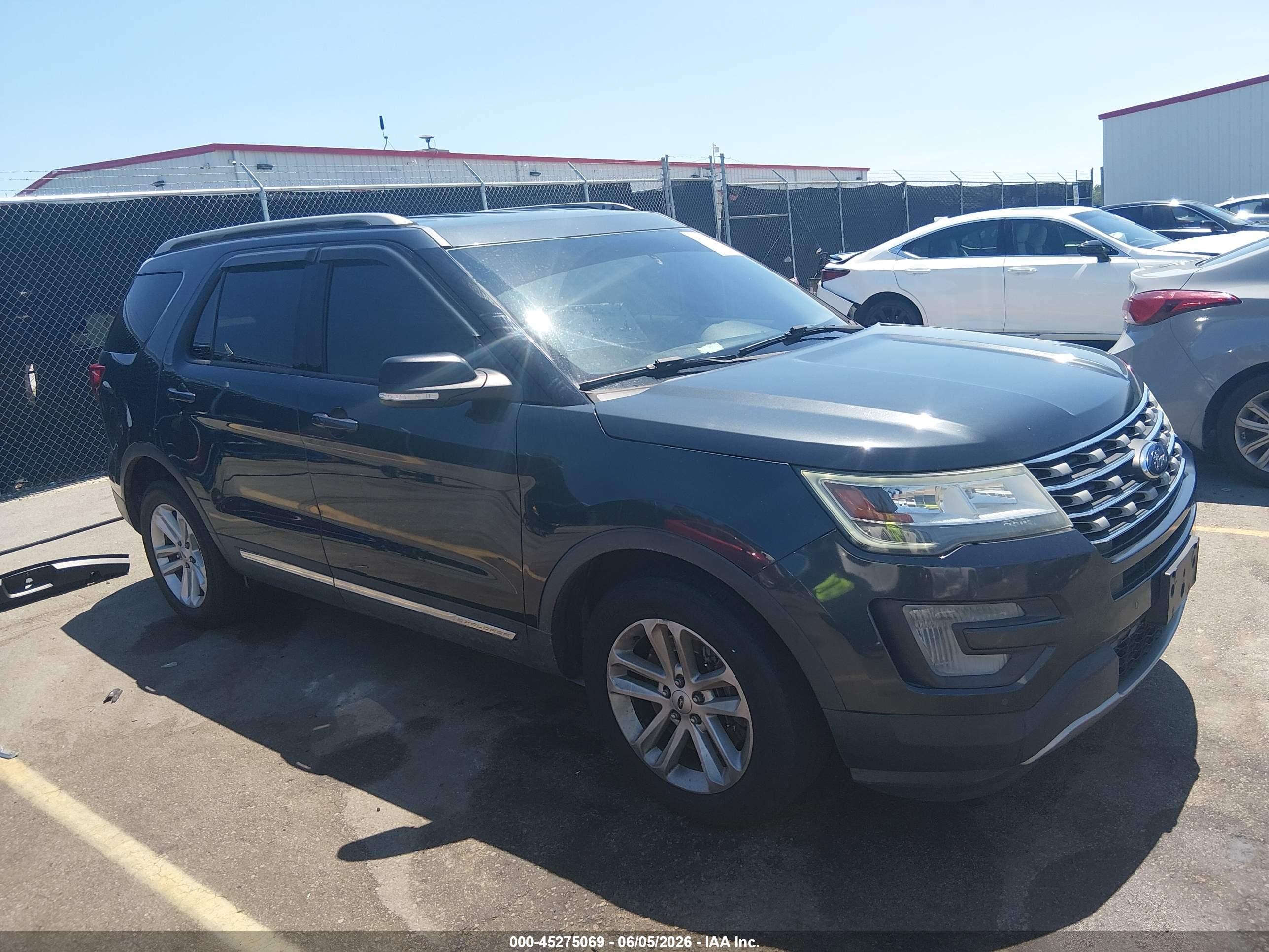 2017 Ford Explorer XLT, VIN 1FM5K7DH1HGB04150 — Rear end