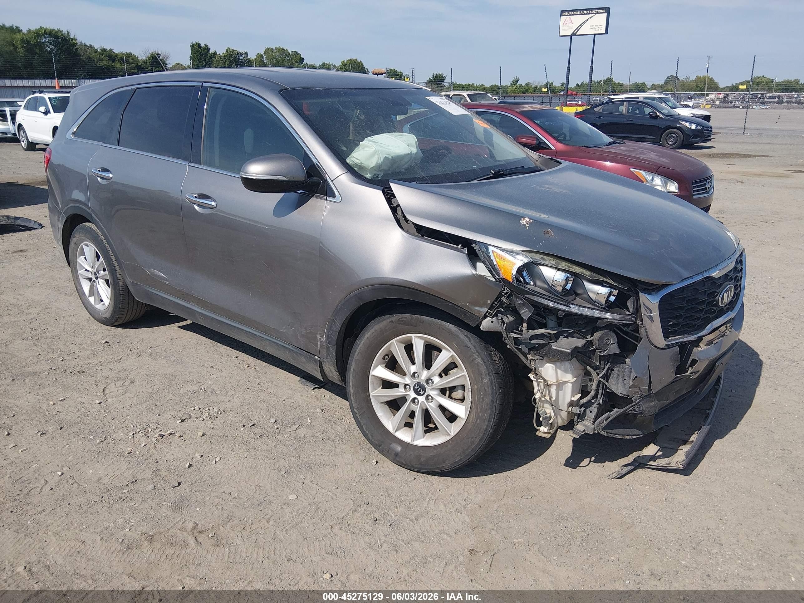 2019 Kia Sorento S, VIN 5XYPG4A56KG482336 — Front end