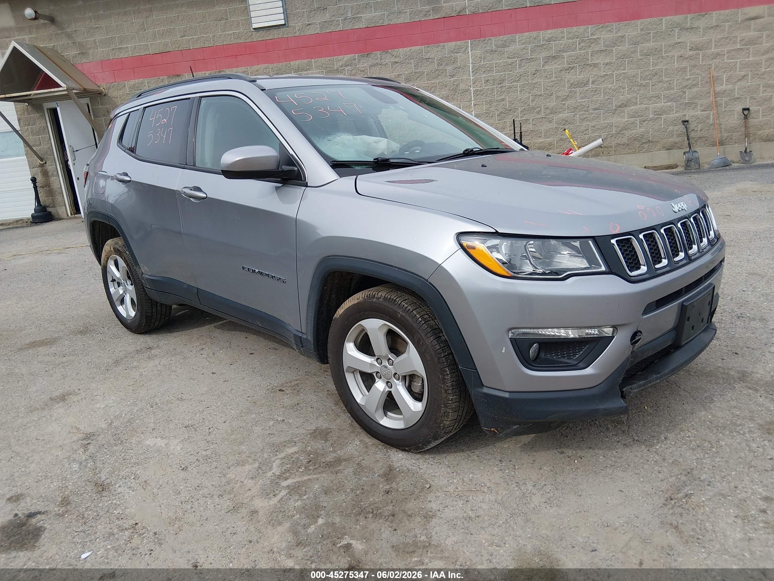 2019 Jeep Compass Latitude, VIN 3C4NJDBB0KT734085 — Перед