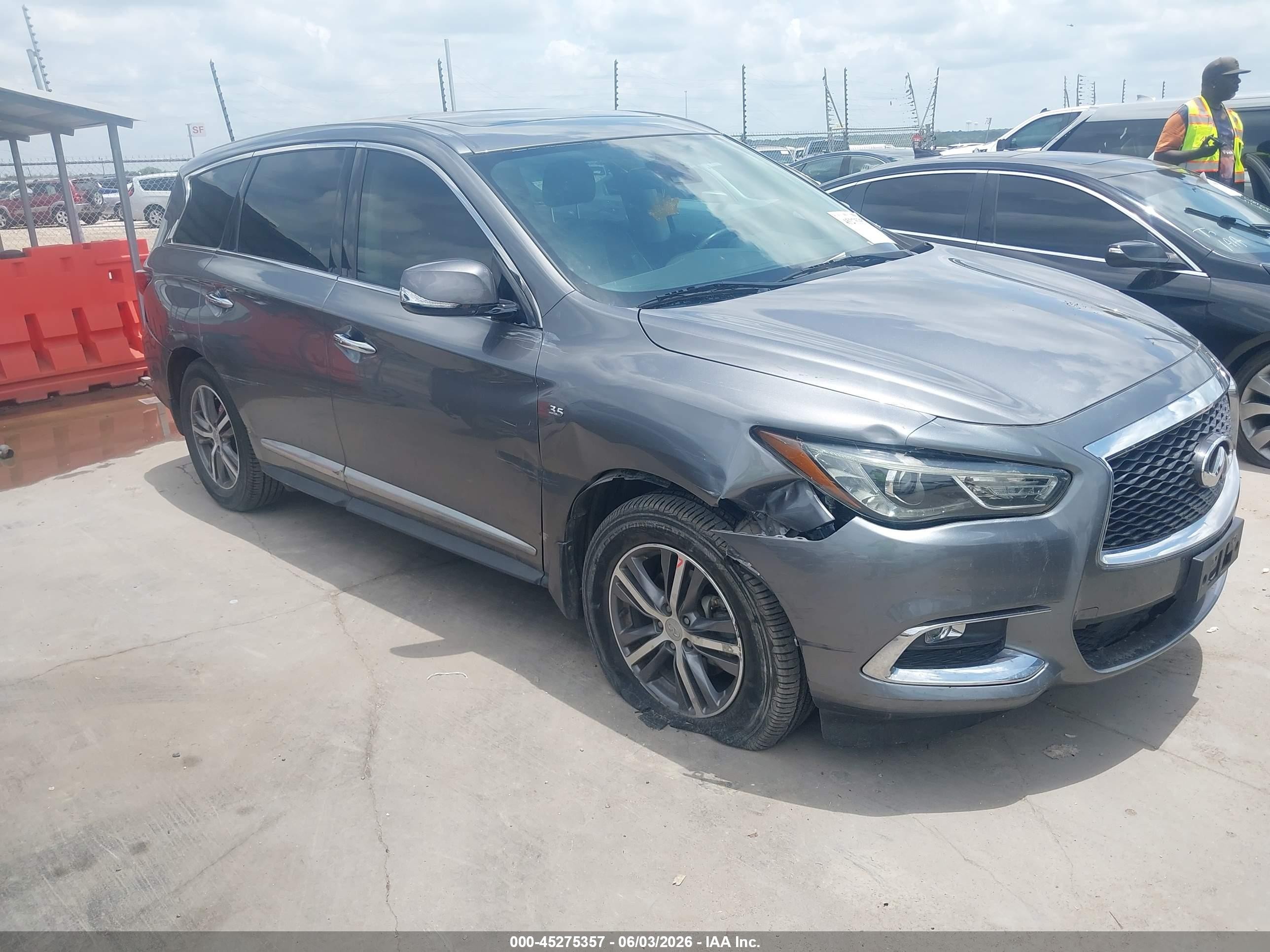 2020 Infiniti QX60 Luxe, VIN 5N1DL0MN5LC523348 — Бок