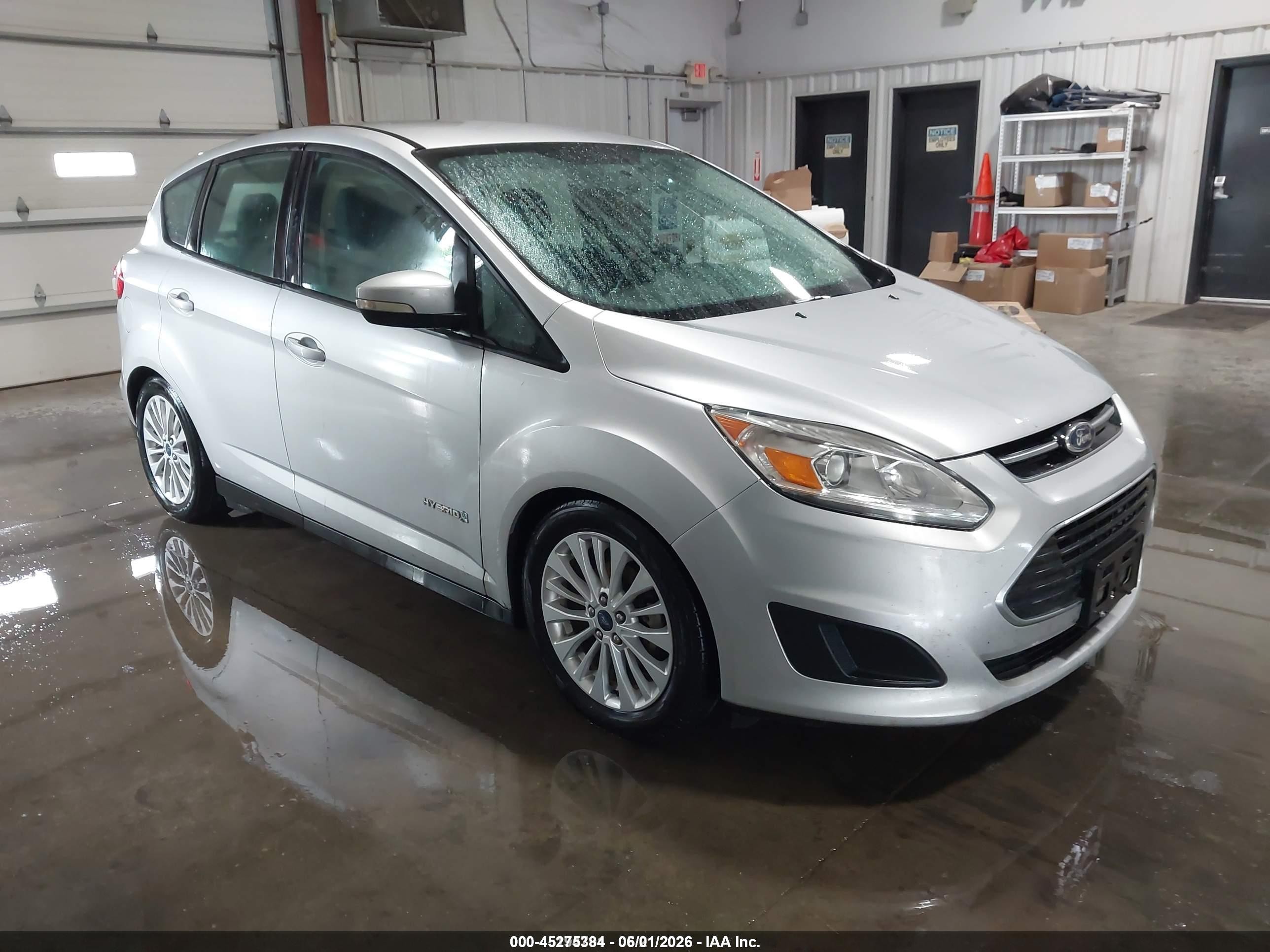 2017 Ford C-Max SE, VIN 1FADP5AU4HL115616 — Перед
