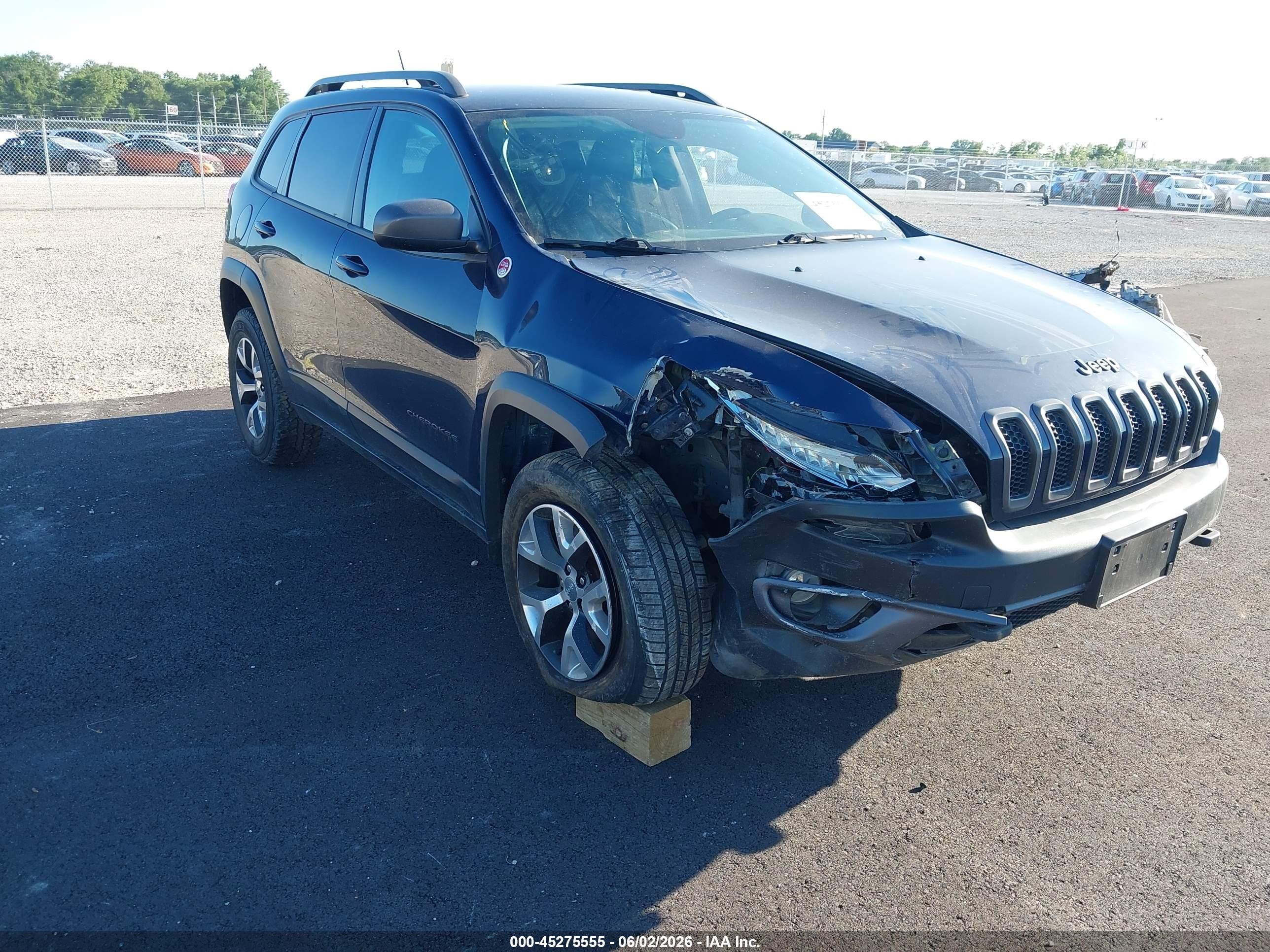 2015 Jeep Cherokee Trailhawk, VIN 1C4PJMBS2FW544183 — Side