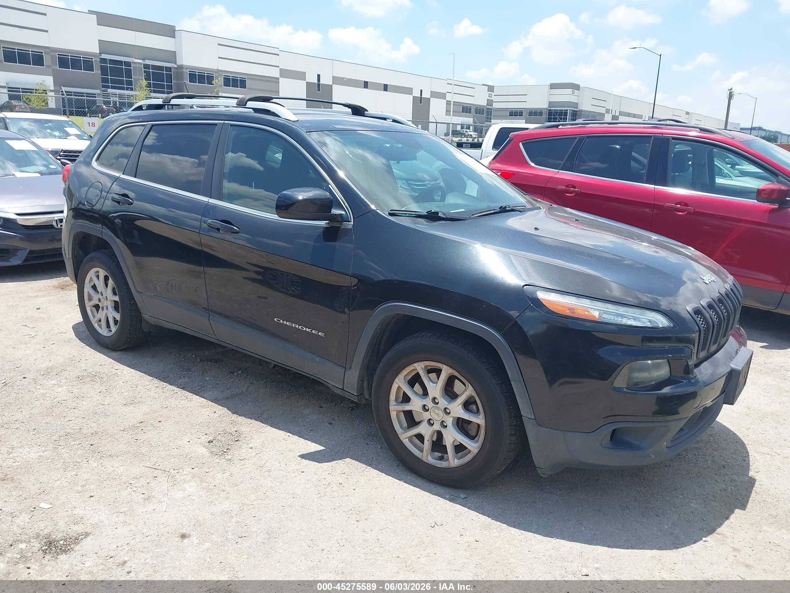 2015 Jeep Cherokee Latitude, VIN 1C4PJLCB9FW711583 — Град
