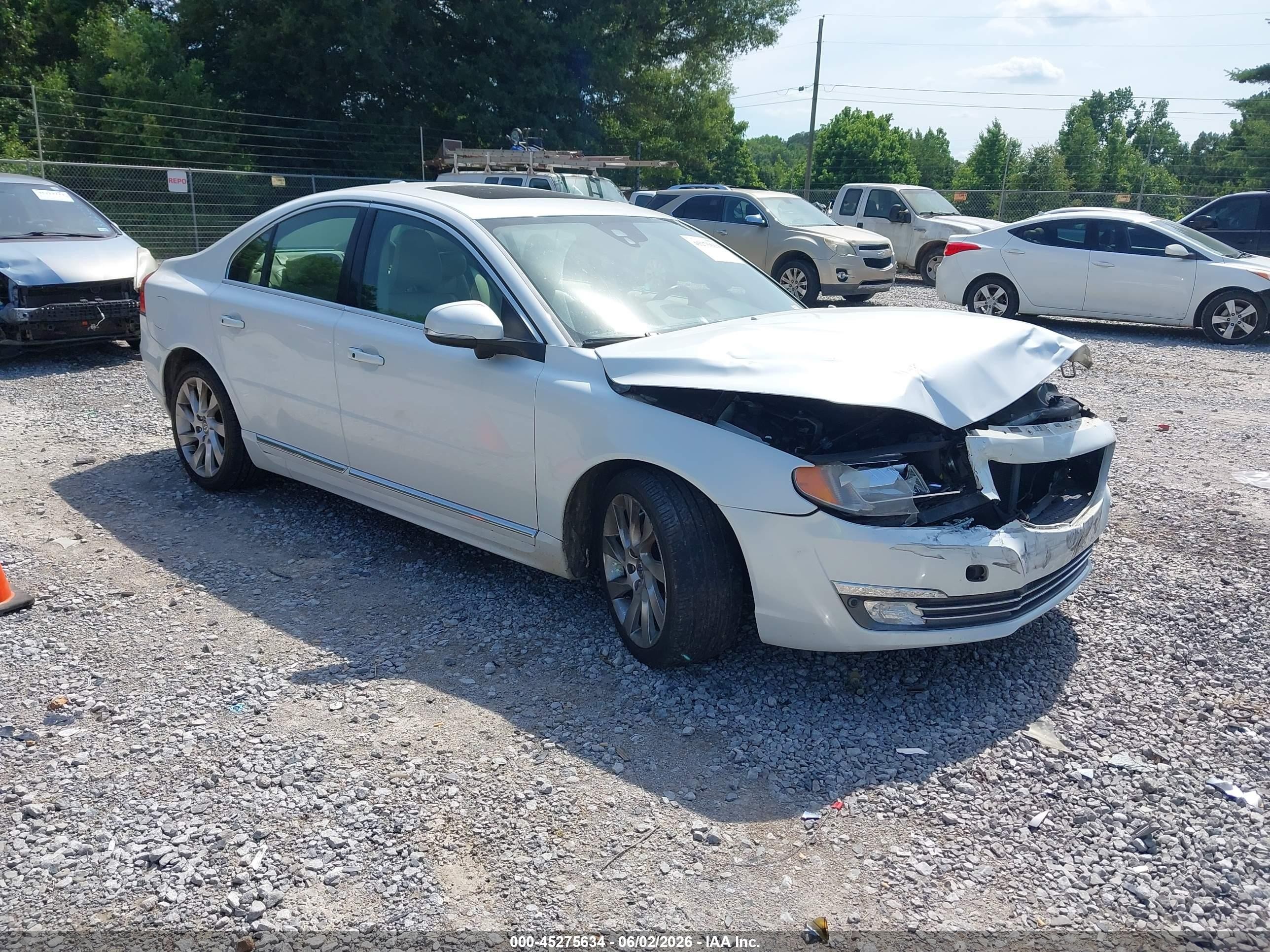 2014 Volvo S80 3.2L, VIN YV1952AS0E1180631 — Front end