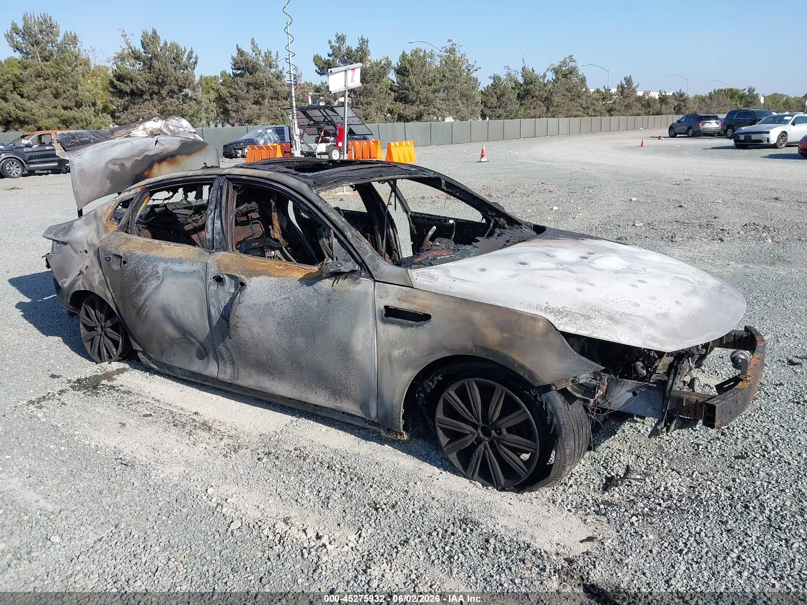 2019 Kia Optima EX, VIN 5XXGU4L10KG304865 — Burn