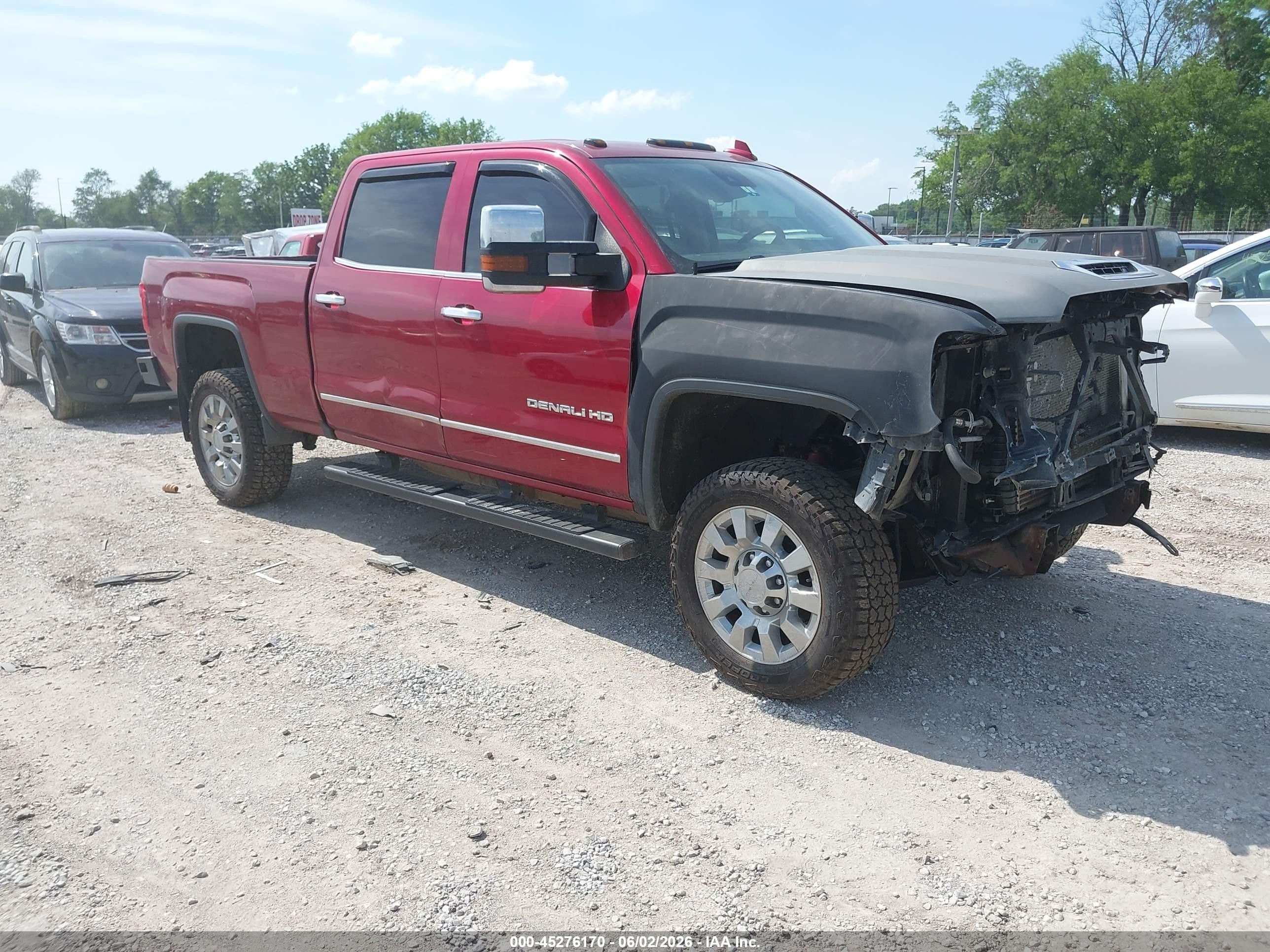 2018 GMC Sierra 2500HD Denali, VIN 1GT12UEY3JF164748 — Front end