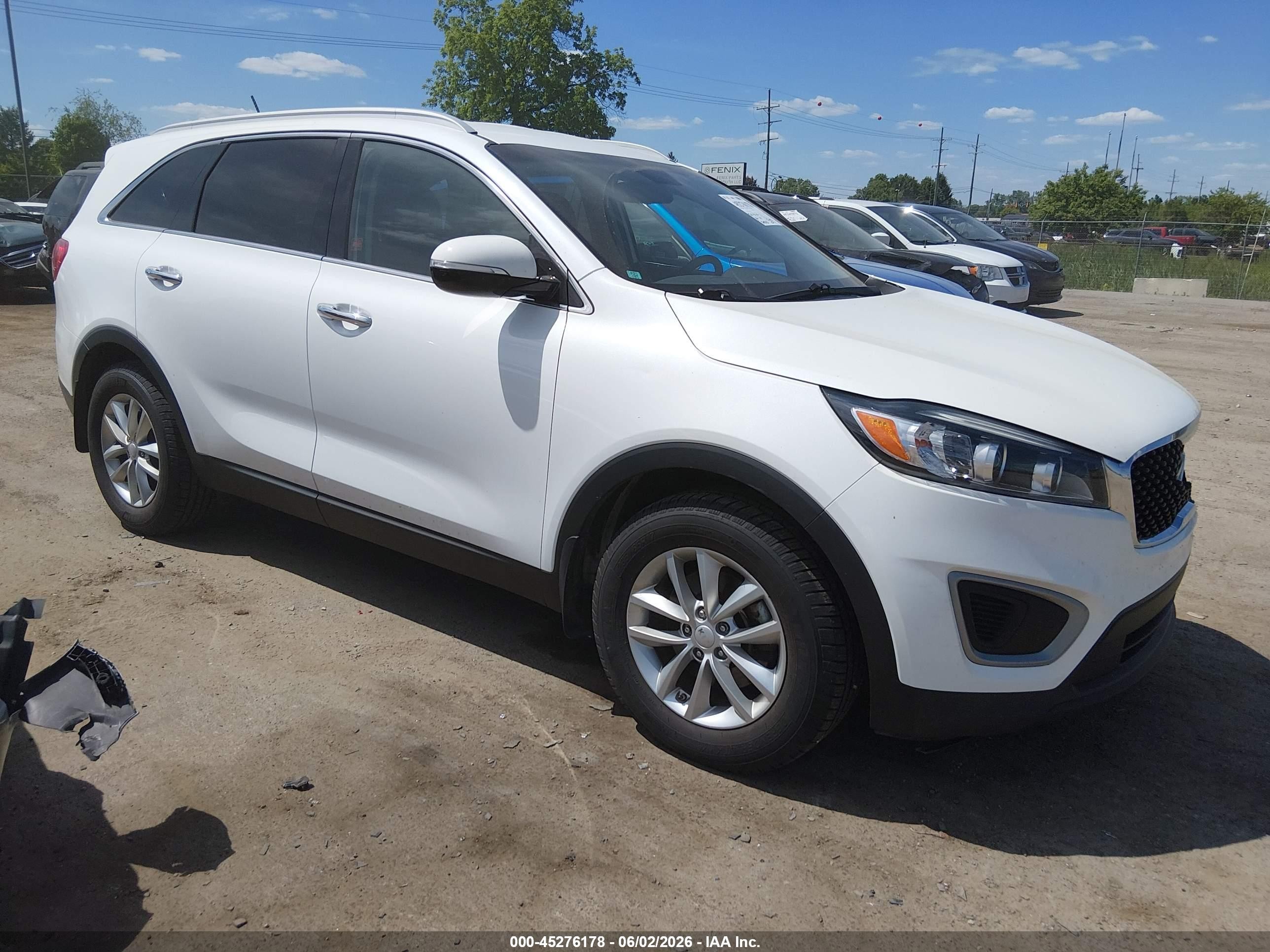 2017 Kia Sorento LX, VIN 5XYPG4A39HG277892 — Front end