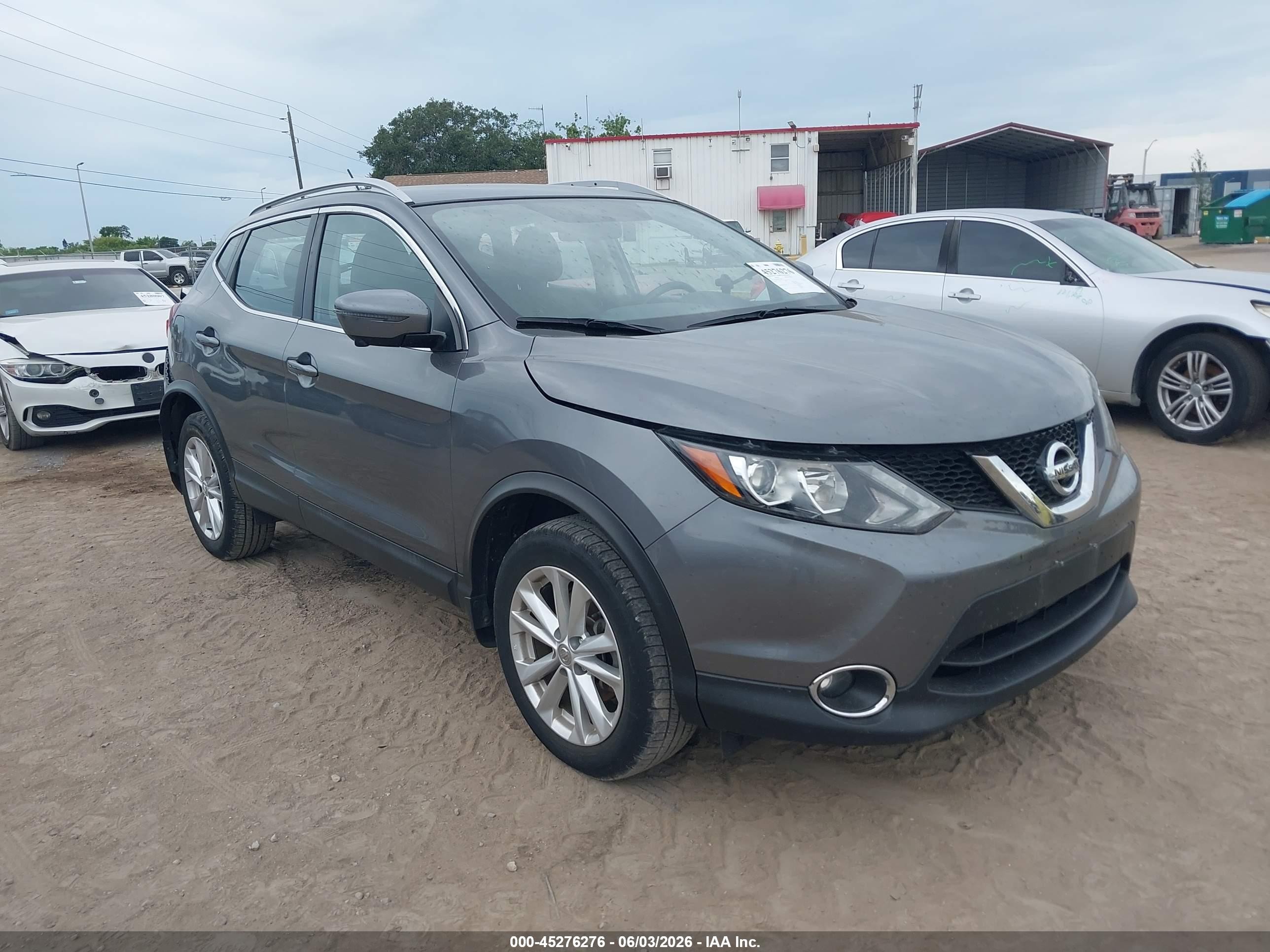 2017 Nissan Rogue SV, VIN JN1BJ1CR9HW130666 — Rear end