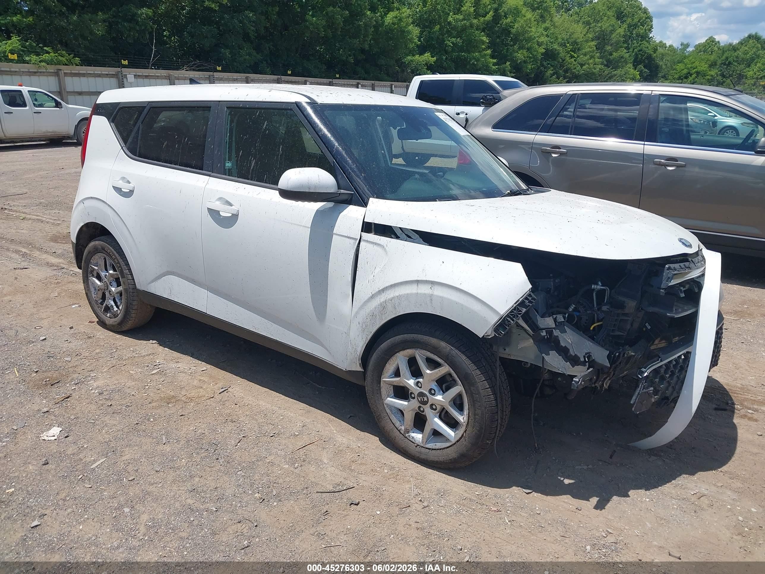 2020 Kia Soul LX, VIN KNDJ23AU6L7001683 — Front end