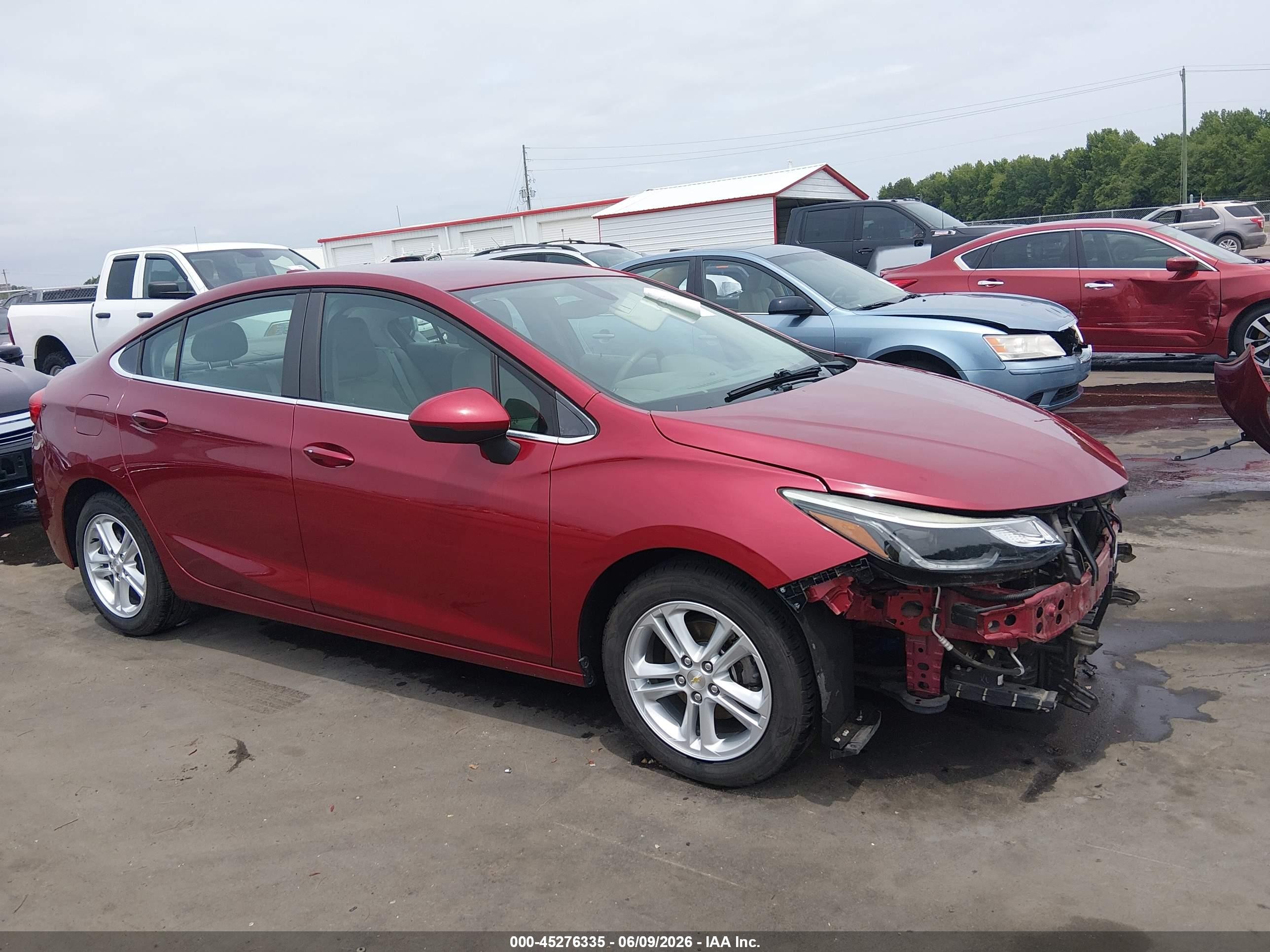 2018 Chevrolet Cruze LT, VIN 1G1BE5SM7J7166623 — Front end
