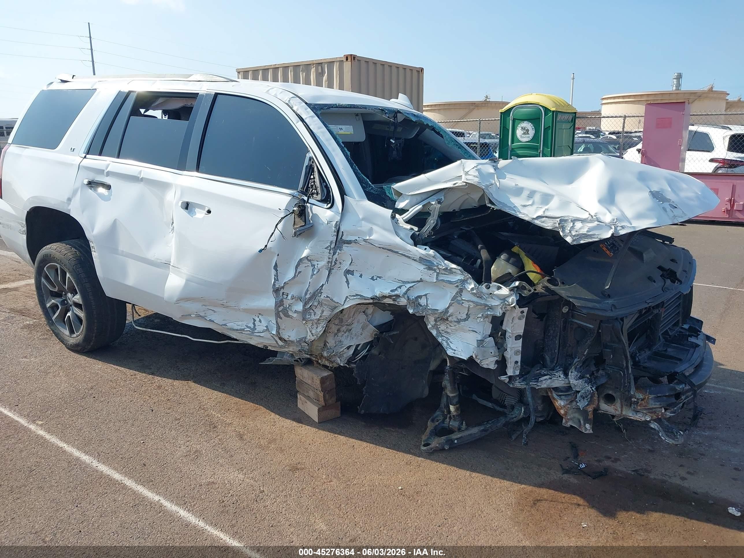 2020 Chevrolet Tahoe LT, VIN 1GNSCBKC7LR182354 — Перед
