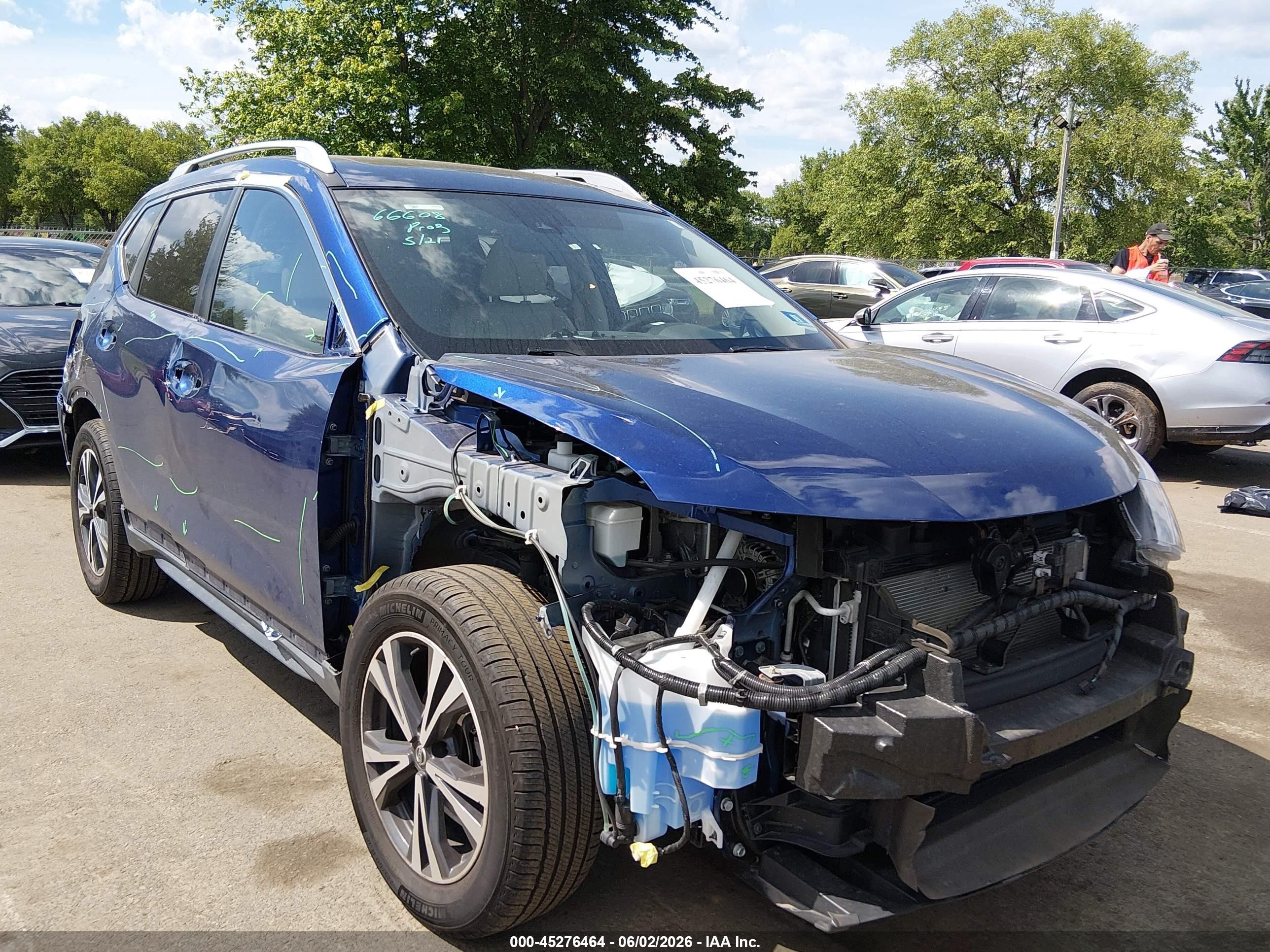 2018 Nissan Rogue SV, VIN JN8AT2MV0JW308236 — Side