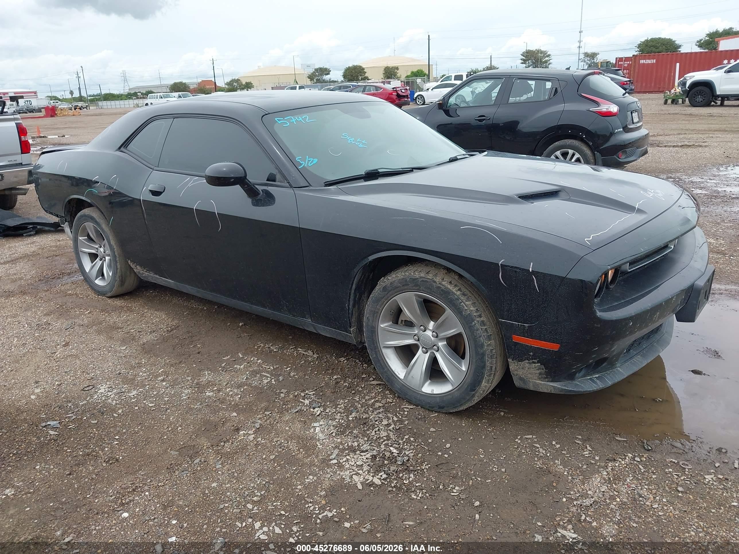 2022 Dodge Challenger SXT, VIN 2C3CDZAG3NH260336 — Зад