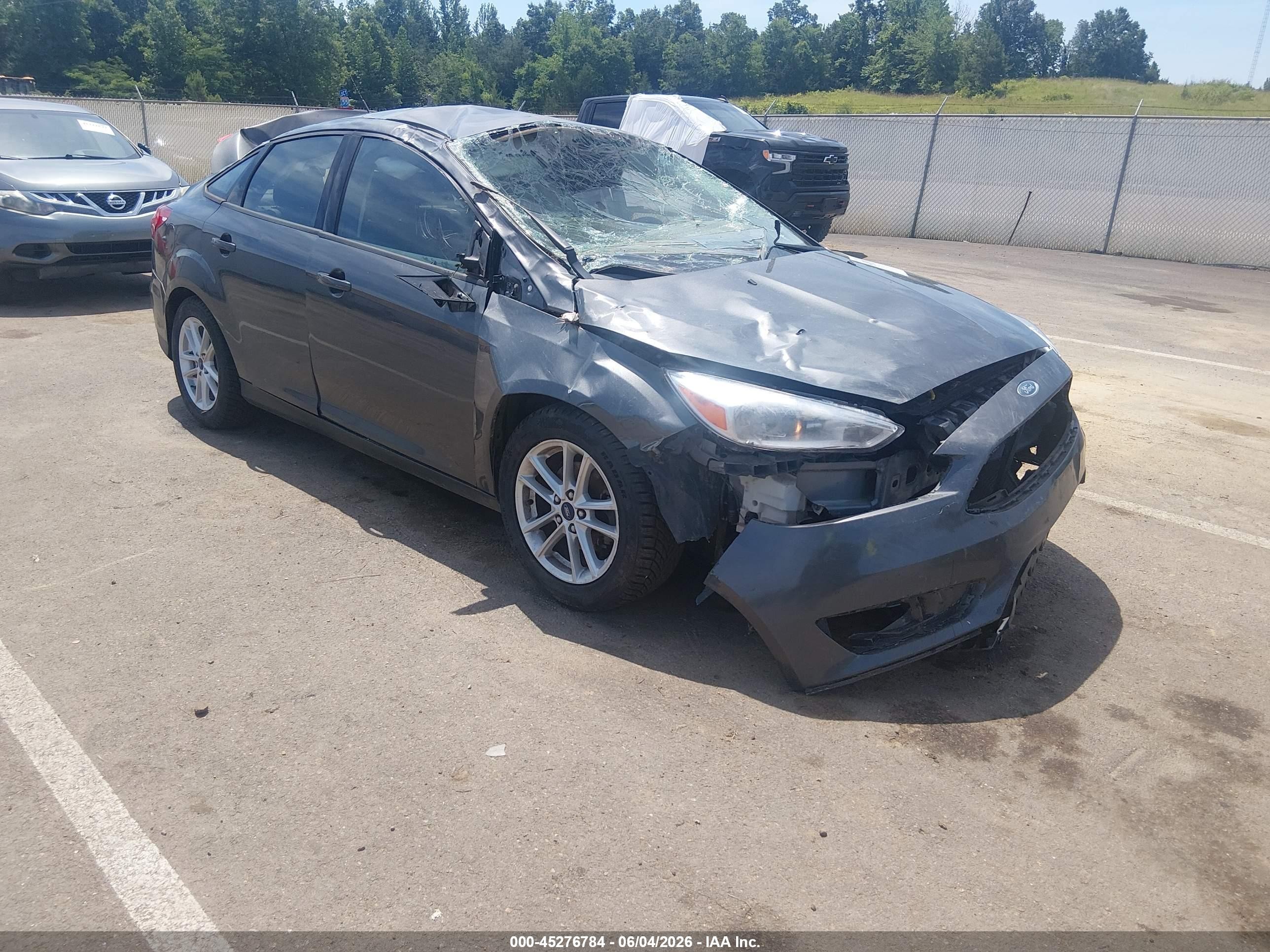 2018 Ford Focus SE, VIN 1FADP3F25JL326325 — Перед