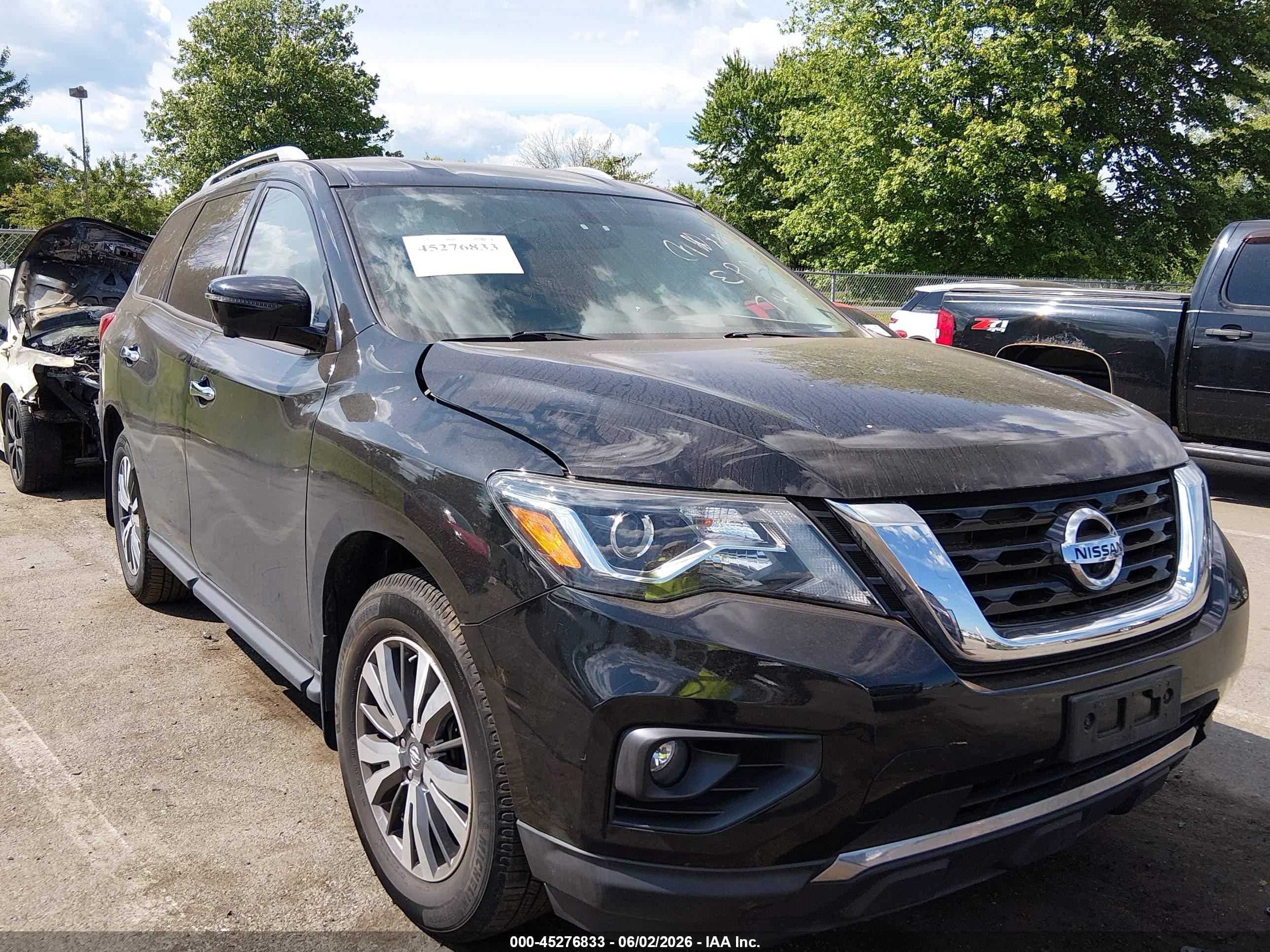2018 Nissan Pathfinder SL, VIN 5N1DR2MM1JC674105 — Бок