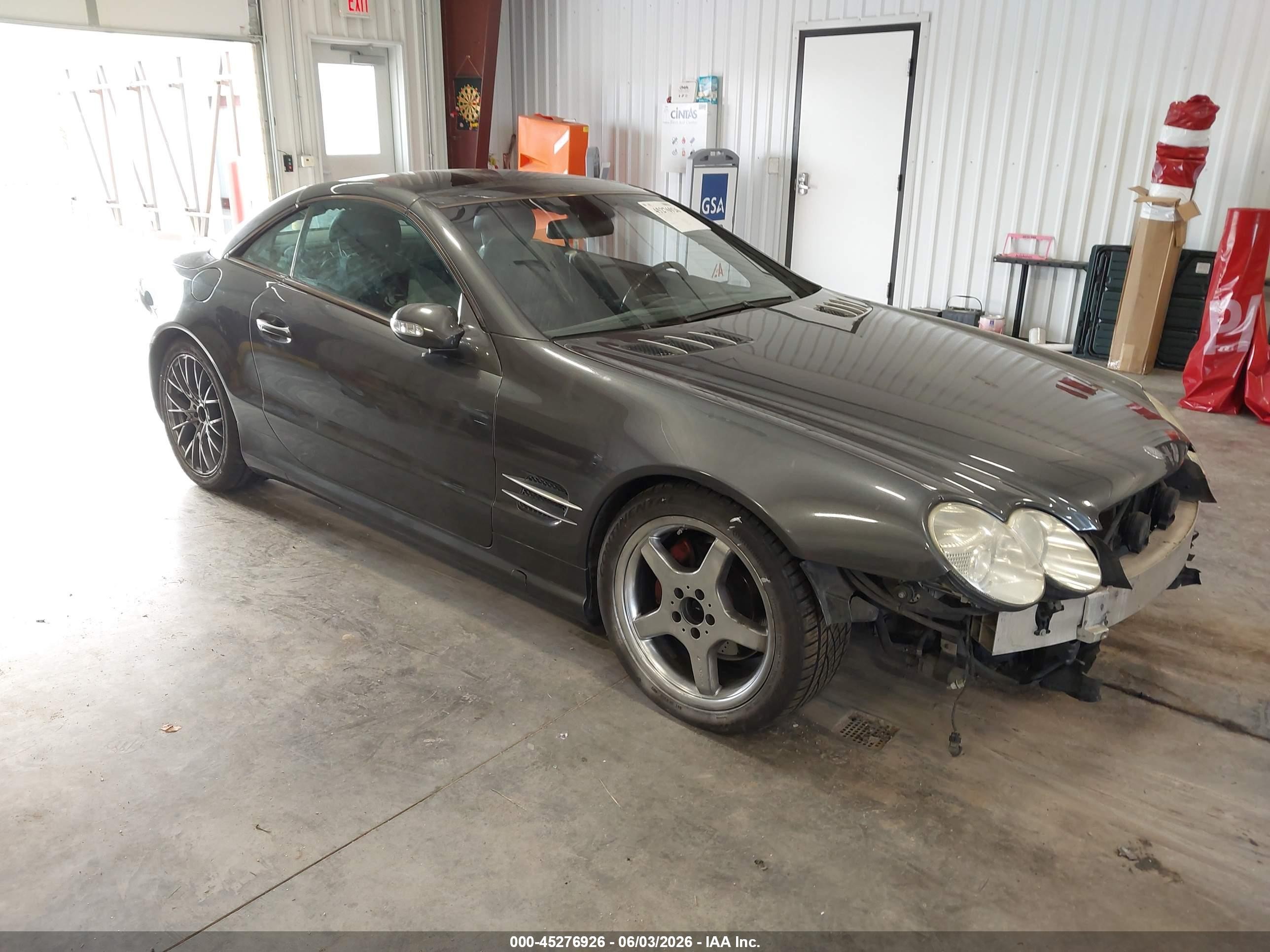 2003 Mercedes-Benz SL 500, VIN WDBSK75F33F045104 — Front end