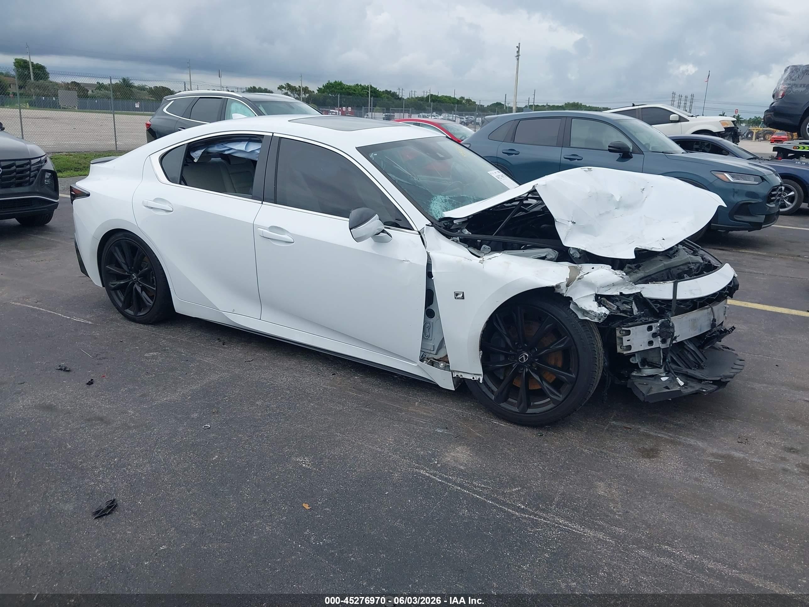 2021 Lexus IS 350 F Sport, VIN JTHGZ1B23M5043229 — Перед