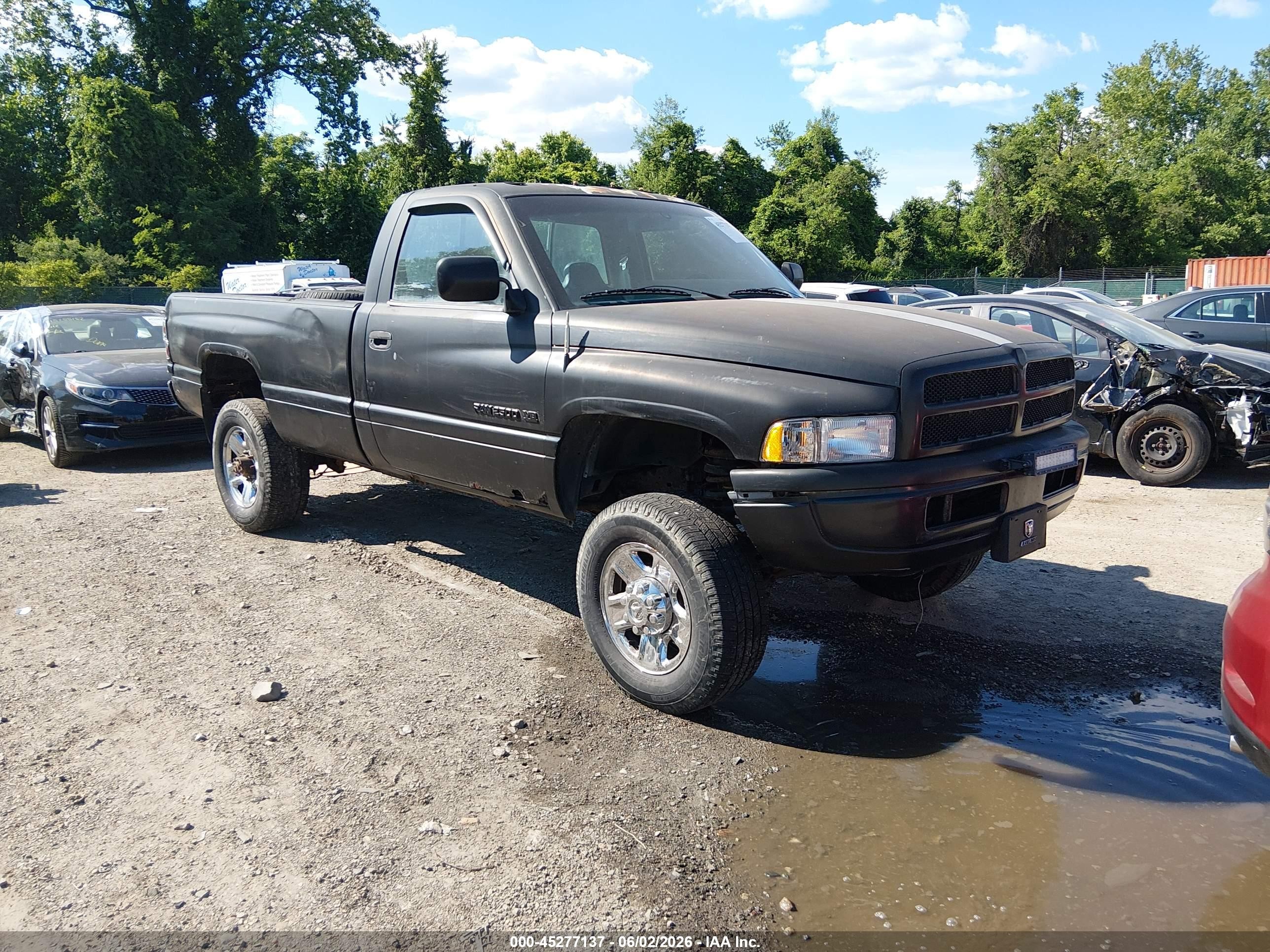 1995 Dodge 2500, VIN 1B7KF26Z2SS133942 — Side