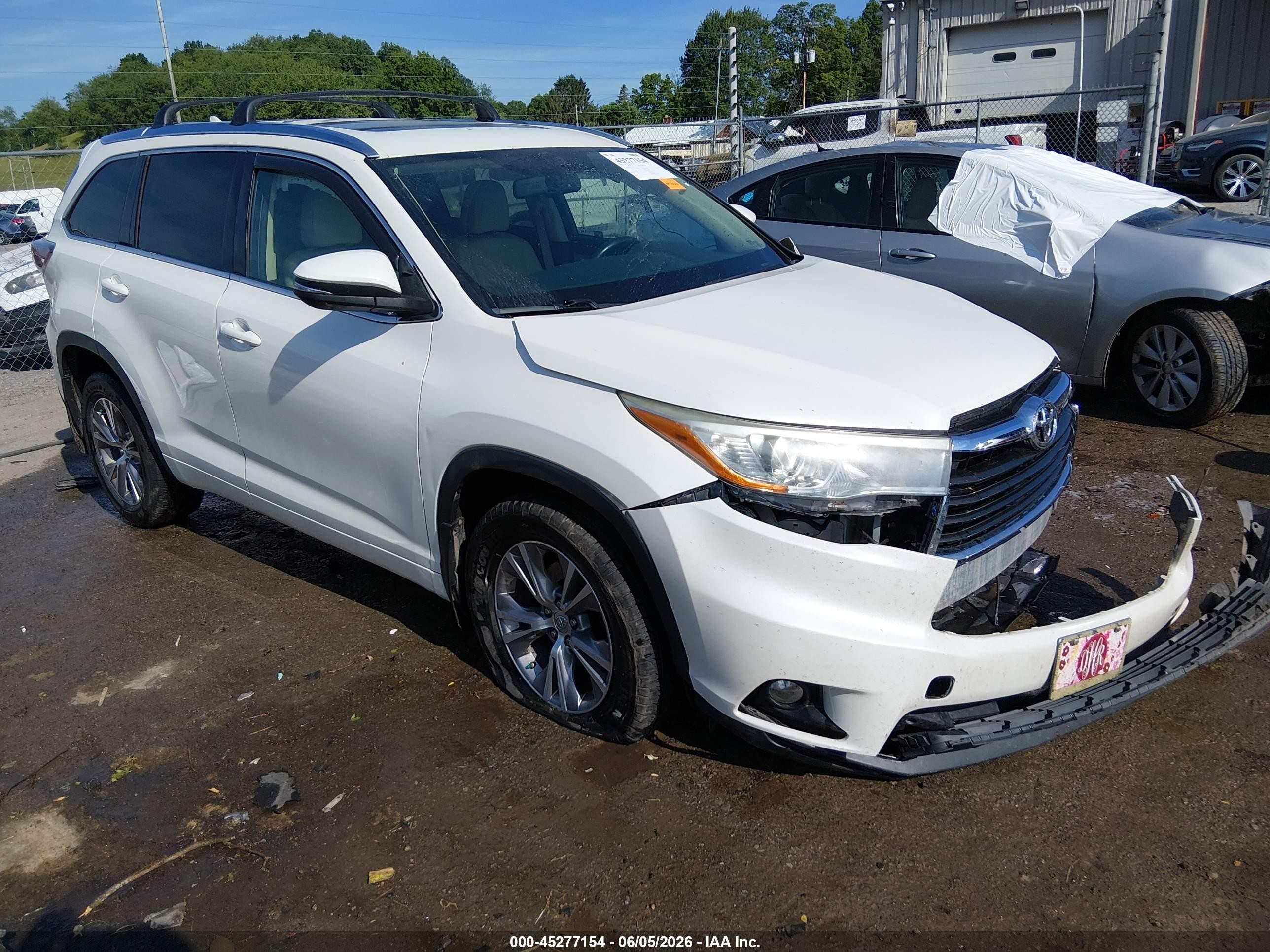 2015 Toyota Highlander XLE, VIN 5TDJKRFH8FS207421 — Front end