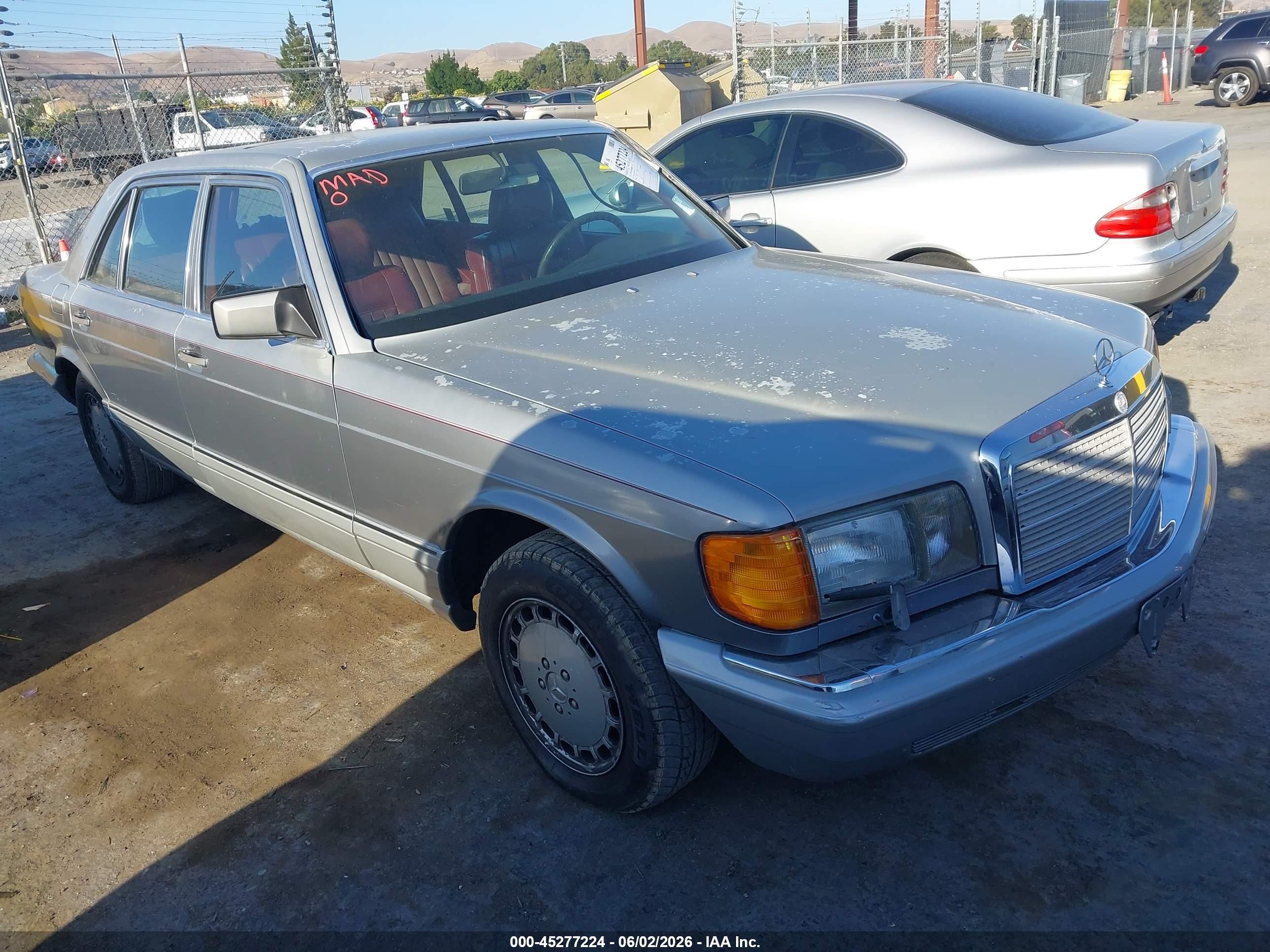 1987 Mercedes-Benz 420 SEL, VIN WDBCA35D9HA318744 — Normal wear