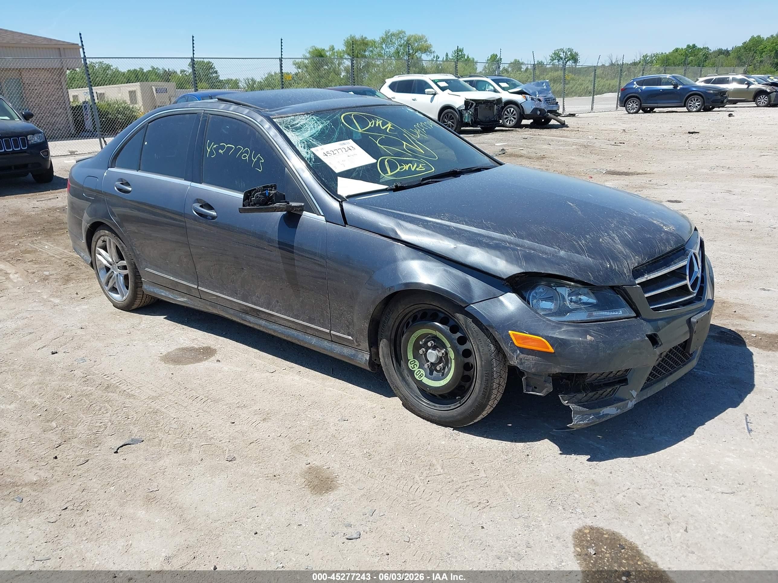 2013 Mercedes-Benz C 300 Luxury, VIN WDDGF8AB1DR259700 — Front end