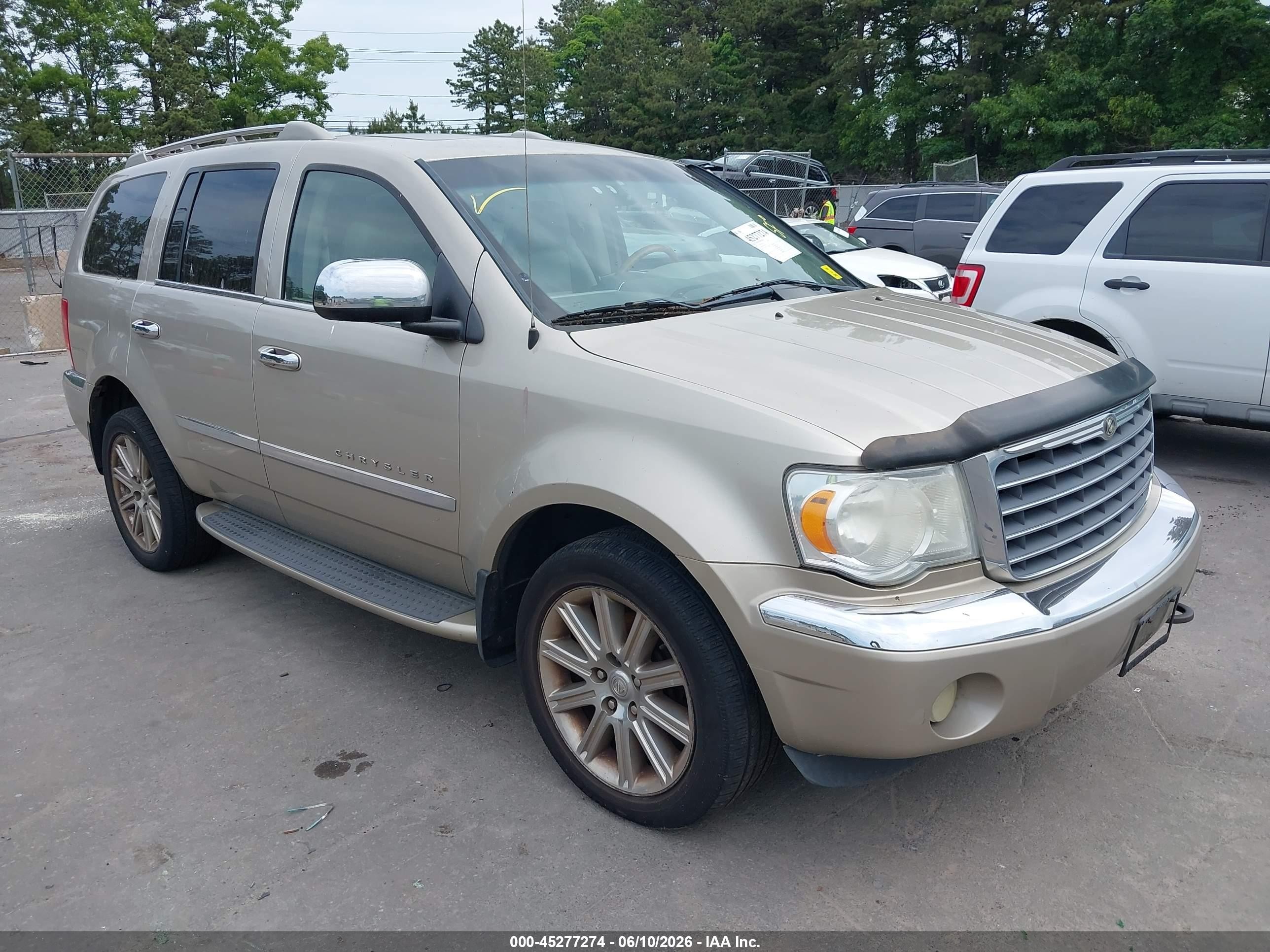 2009 Chrysler Aspen Limited, VIN 1A8HW58TX9F719238 — Бок