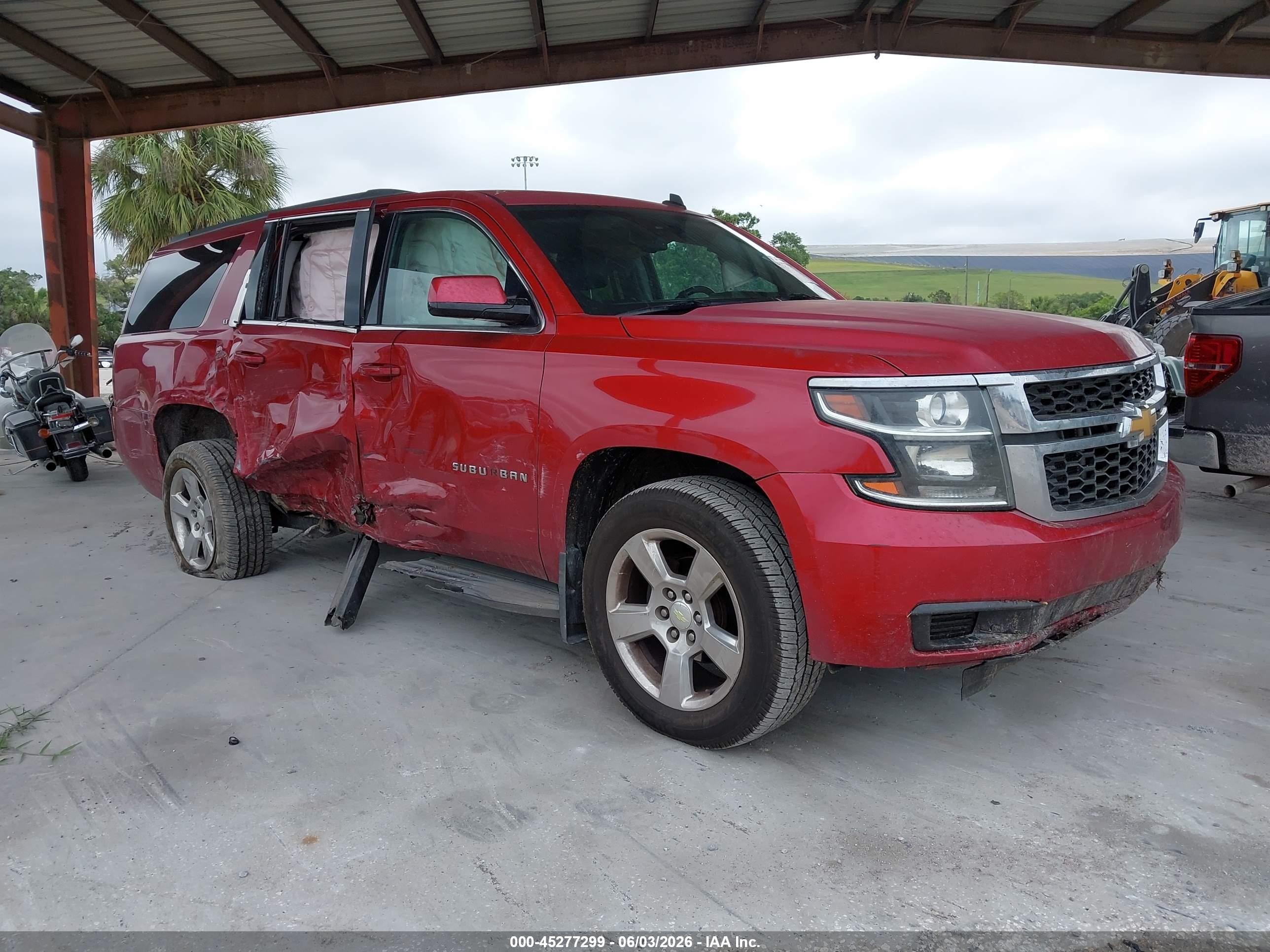 2015 Chevrolet Suburban LT, VIN 1GNSKJKC8FR299152 — Side