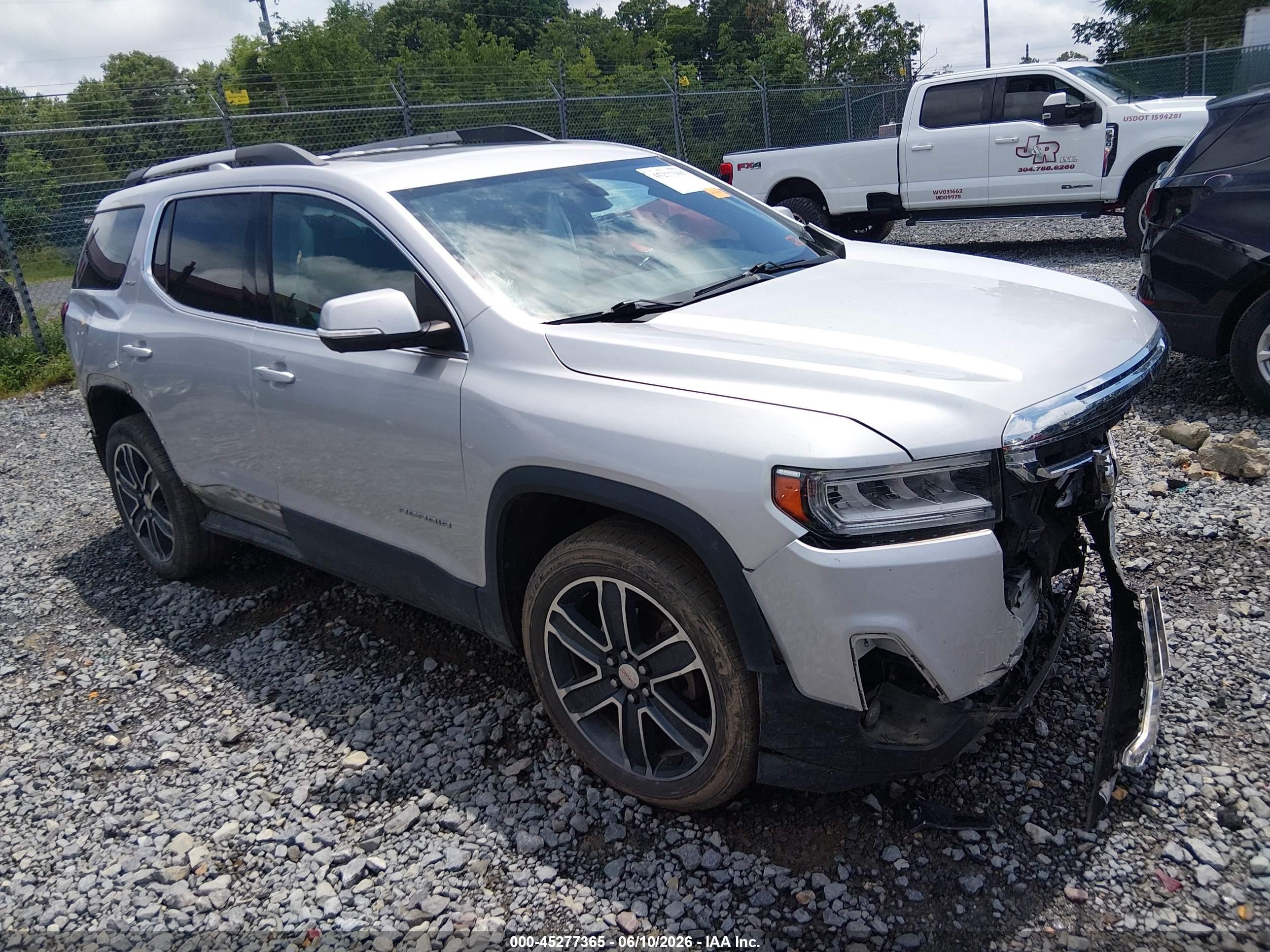 2020 GMC Acadia SLT, VIN 1GKKNULS6LZ115169 — Перед