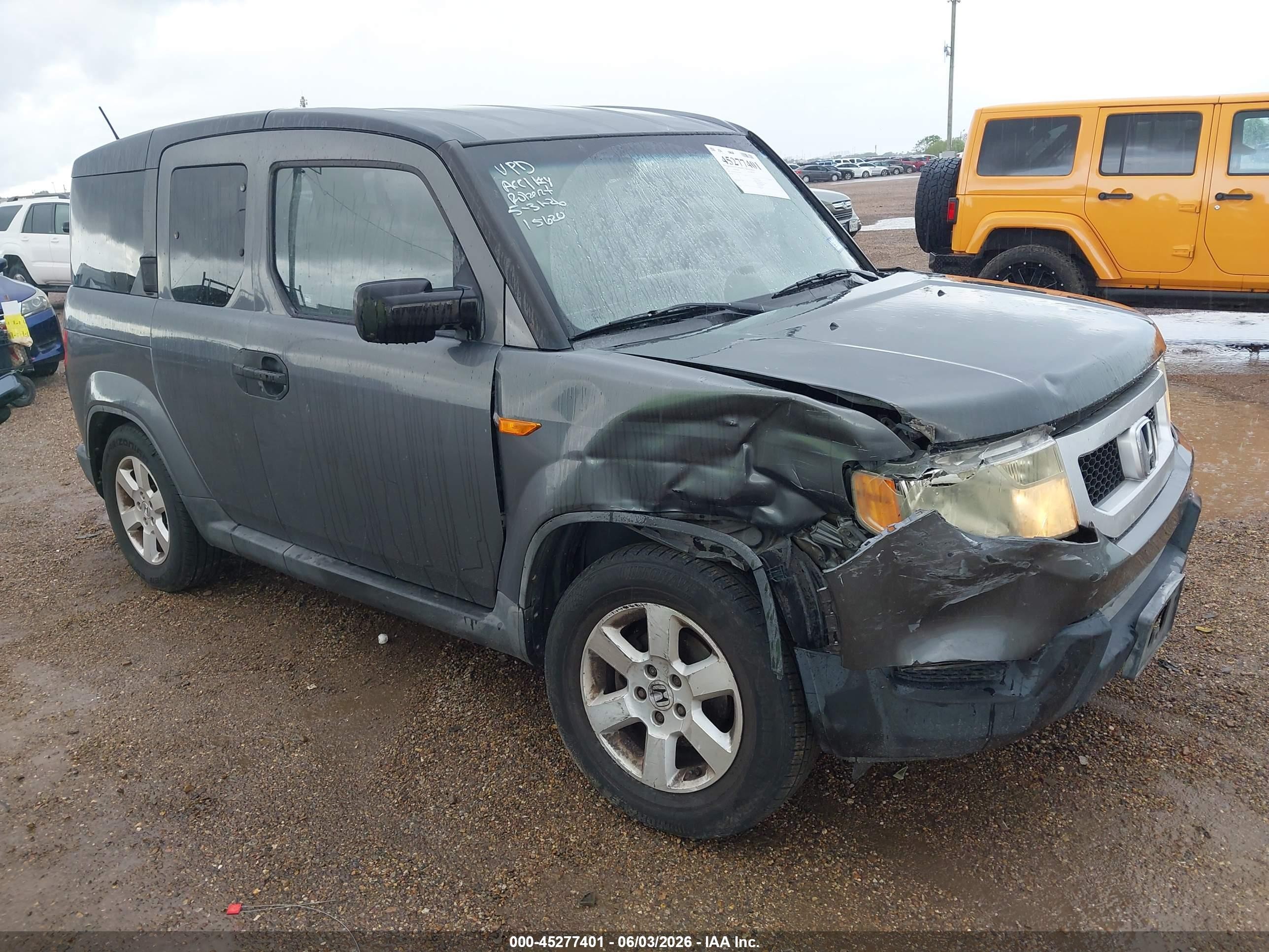 2011 Honda Element EX, VIN 5J6YH1H78BL000715 — Front end