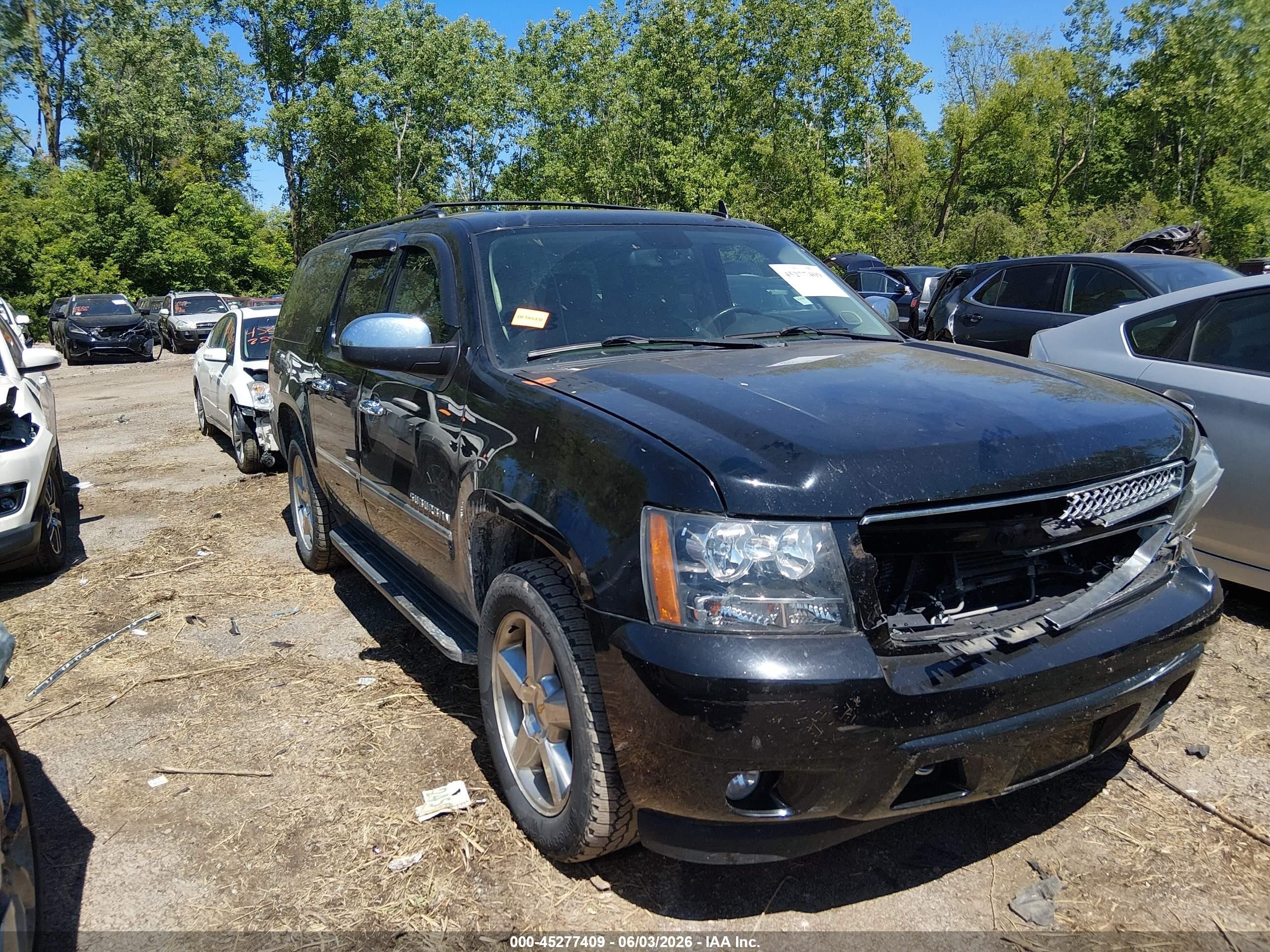 2013 Chevrolet Suburban LTZ, VIN 1GNSKKE7XDR273282 — Front end