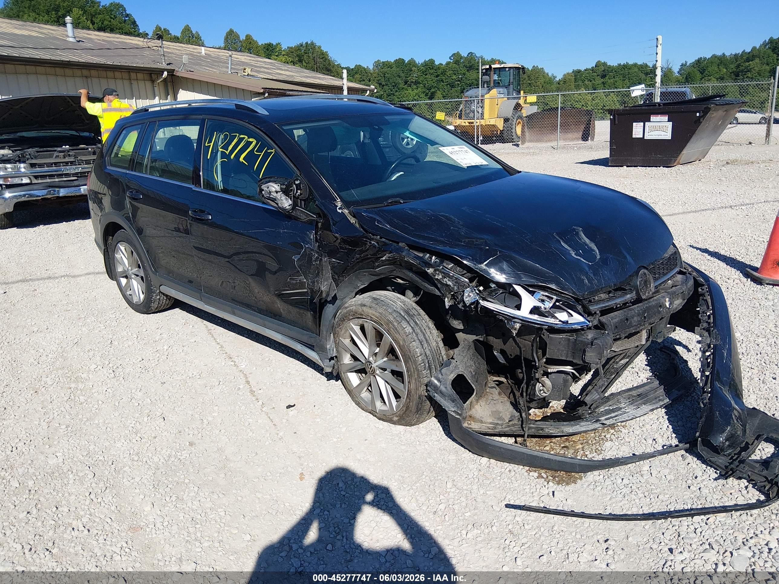 2017 Volkswagen Golf S, VIN 3VWH17AU9HM540785 — Front end