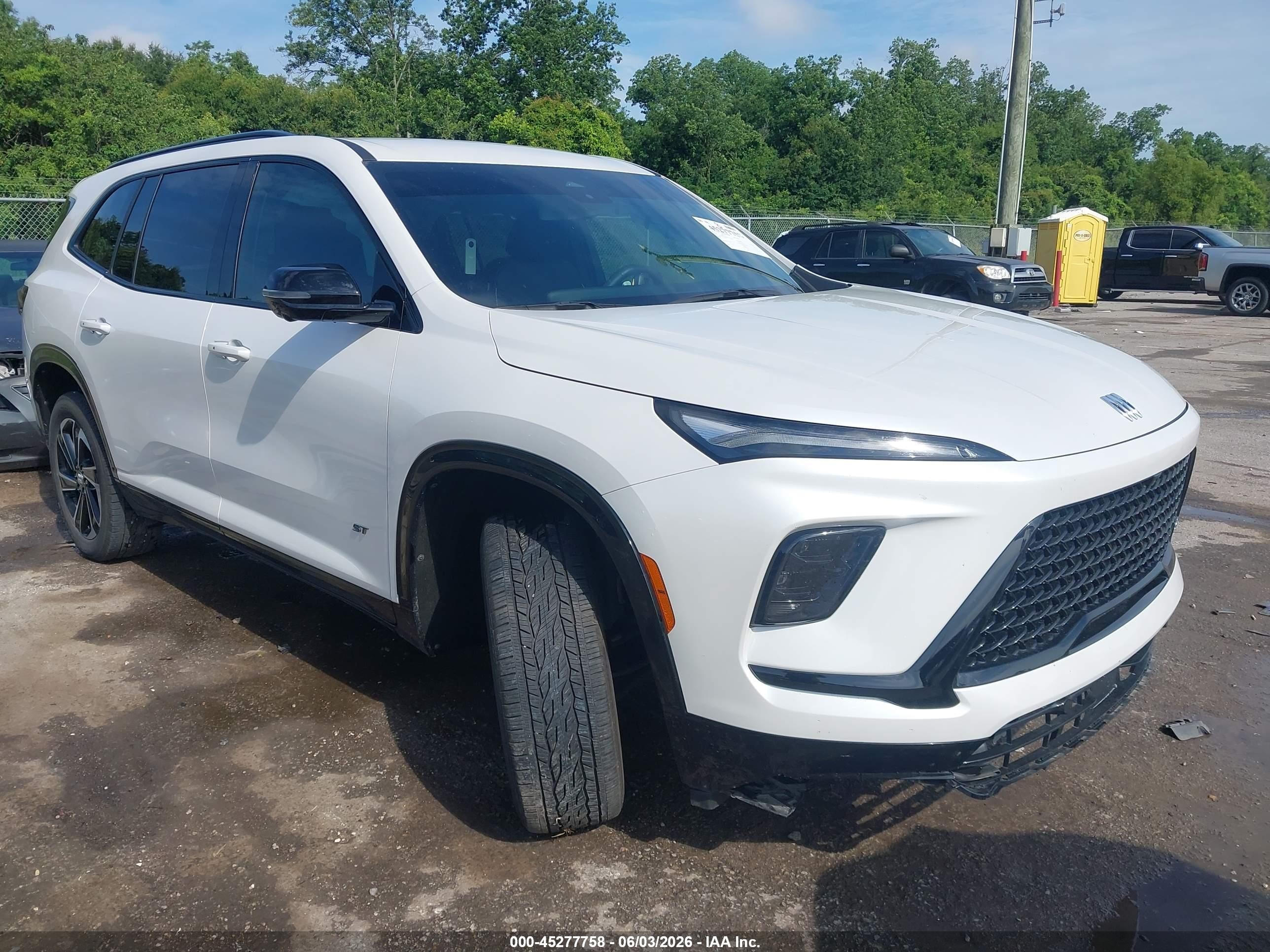 2025 Buick Enclave Sport Touring, VIN 5GAERBRS7SJ124289 — Перед