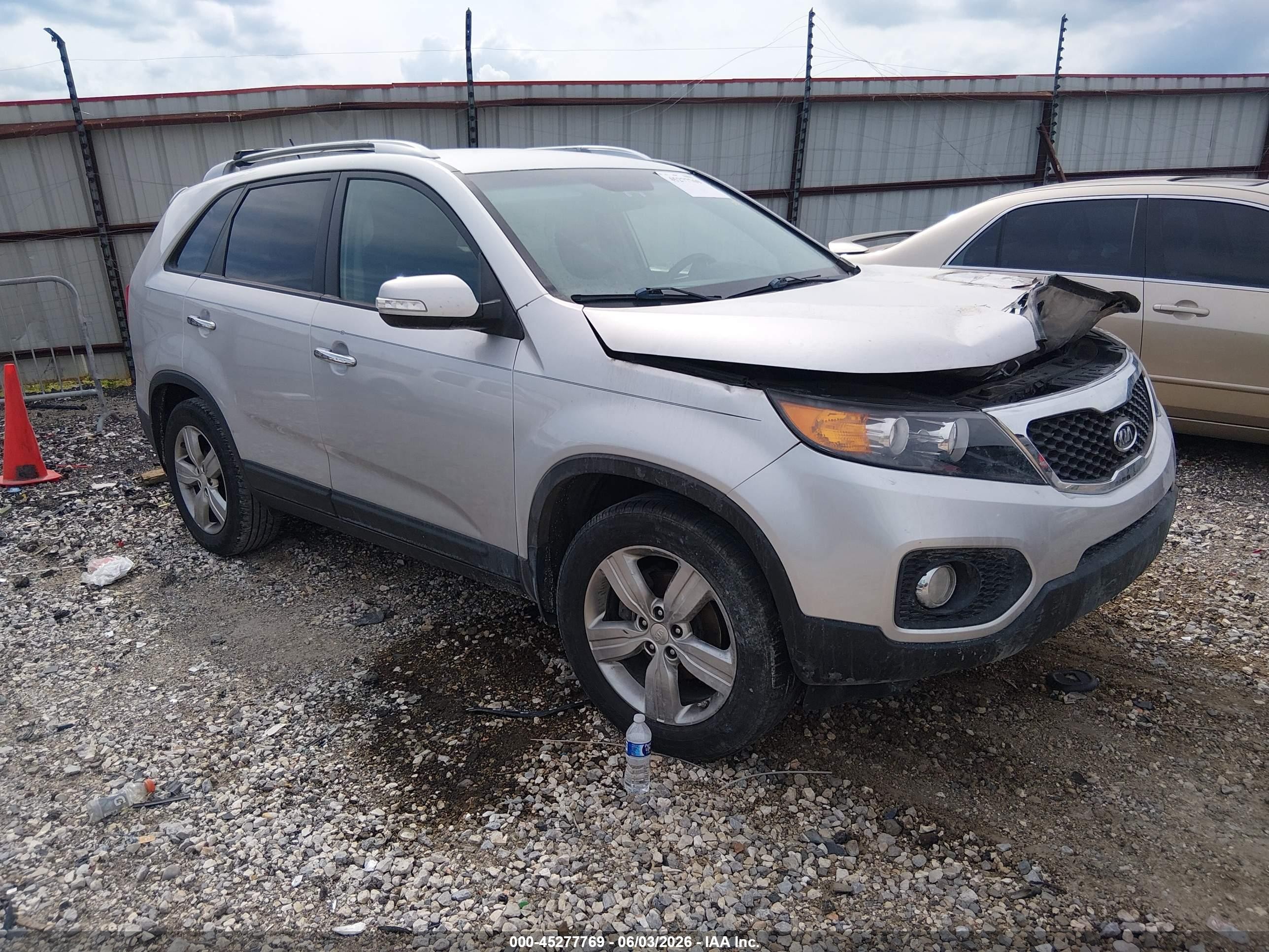 2013 Kia Sorento EX, VIN 5XYKU3A64DG370997 — Engine fire