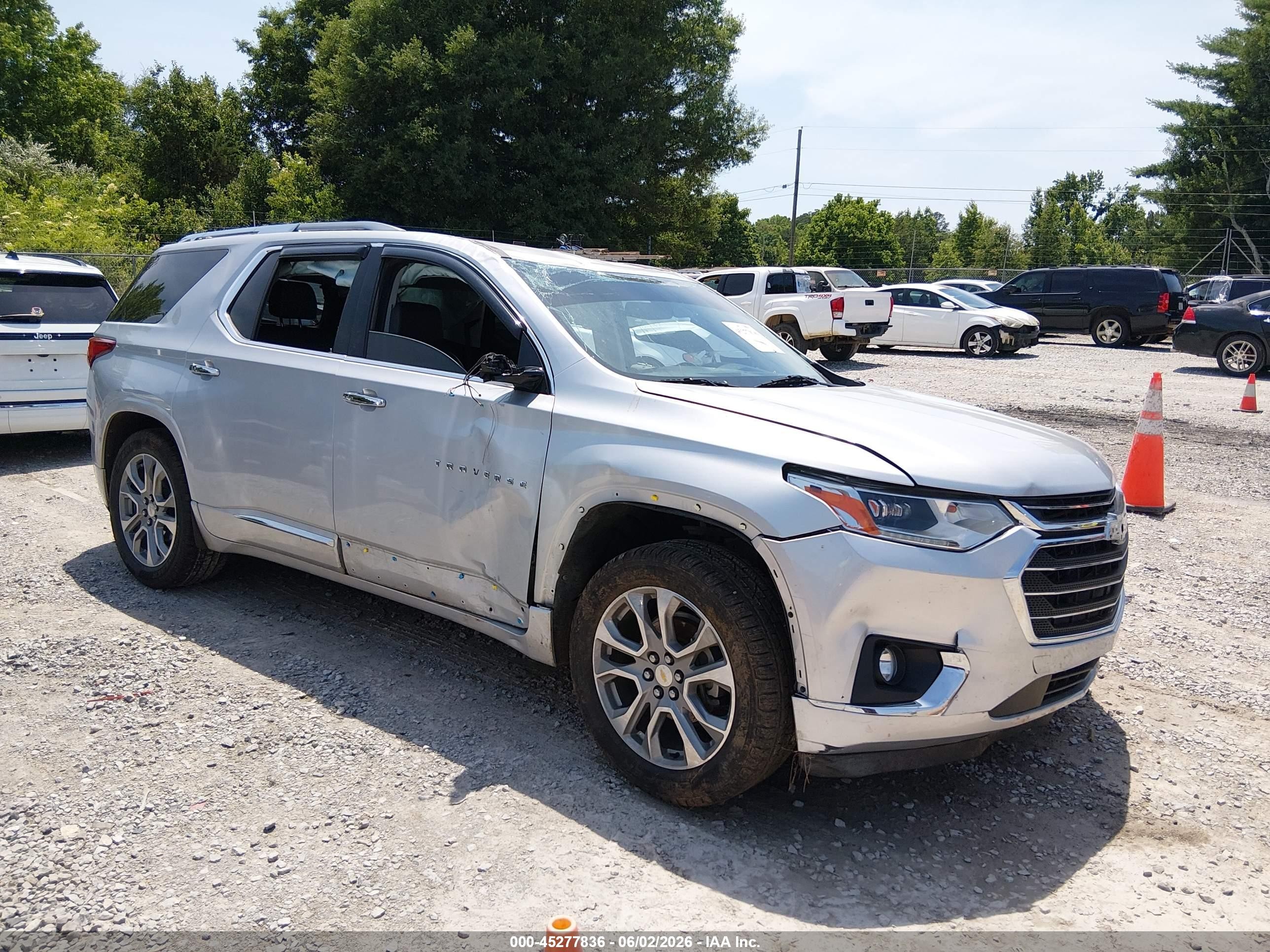 2019 Chevrolet Traverse Premier, VIN 1GNERKKW3KJ105967 — Side