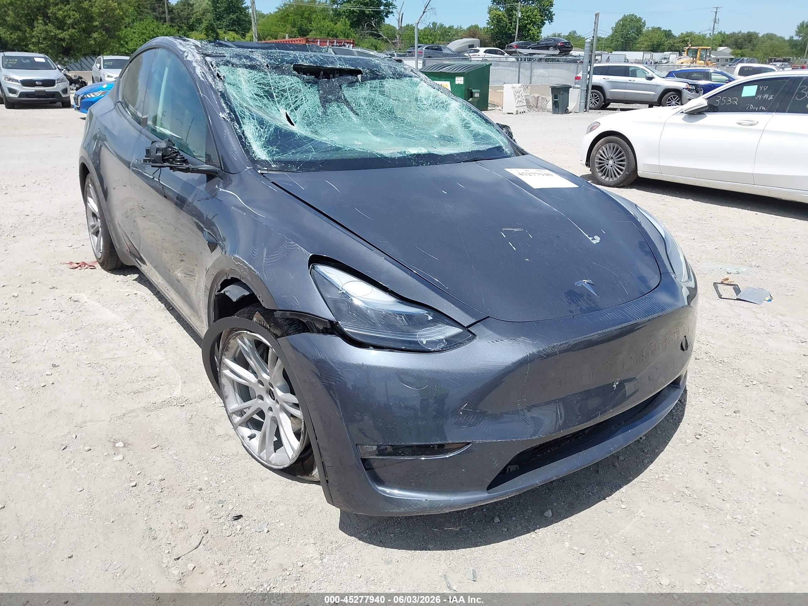 2023 Tesla Model Y Long Range, VIN 7SAYGDEE0PF887303 — Roof