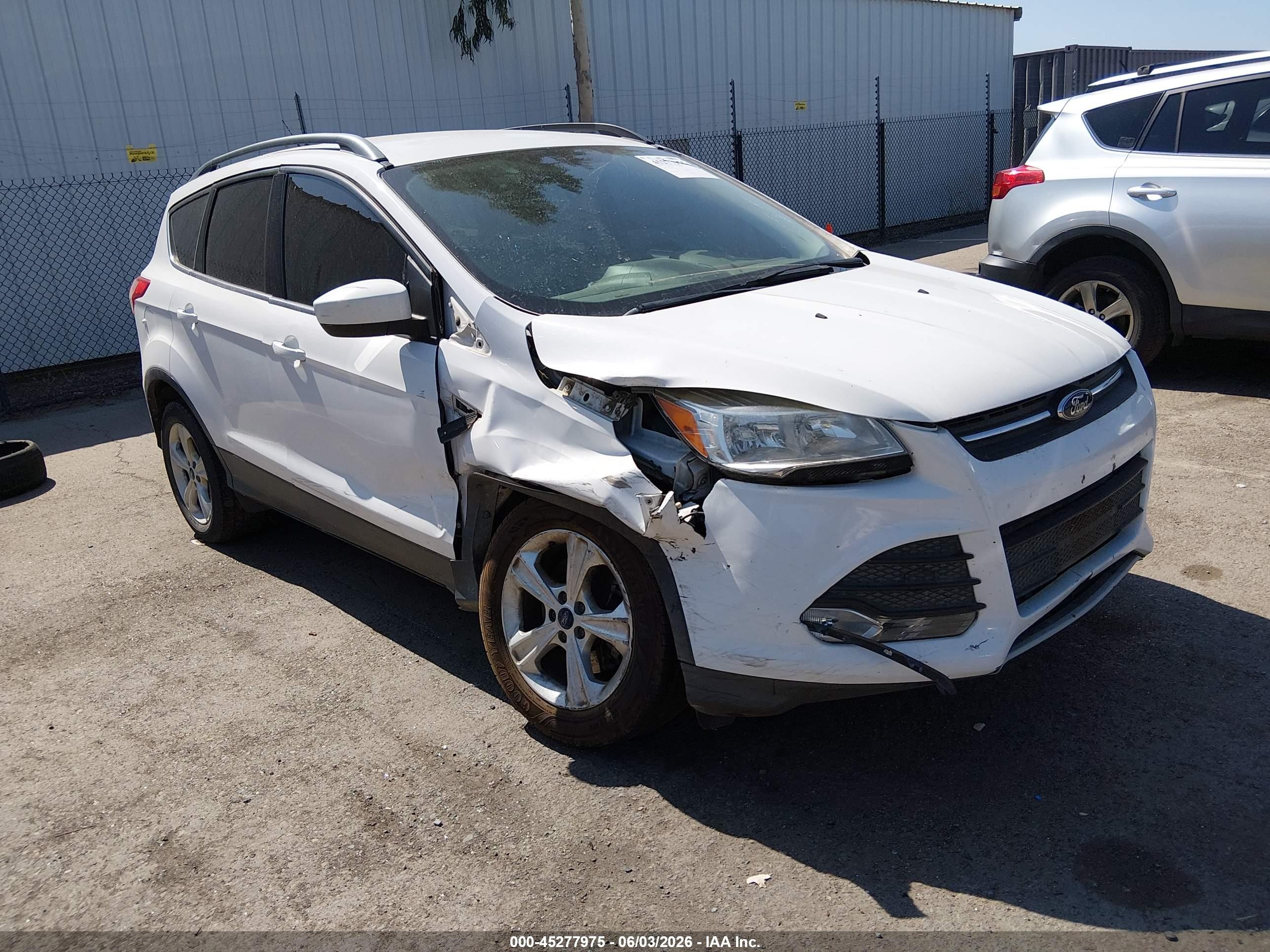 2015 Ford Escape SE, VIN 1FMCU9G91FUB48777 — Front end