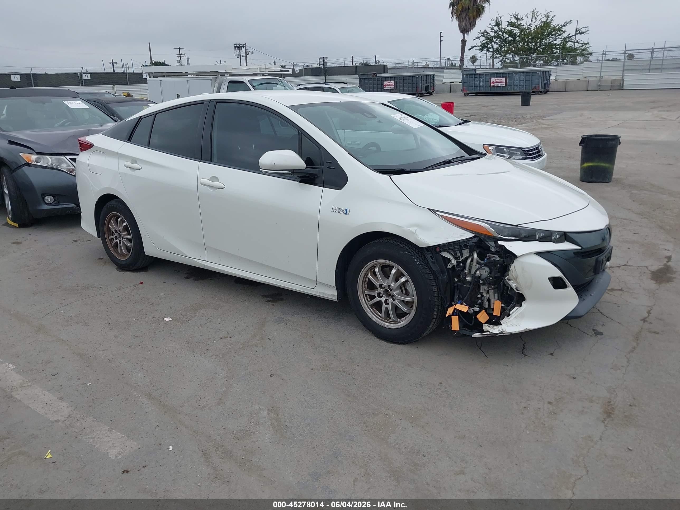 2020 Toyota Prius LE, VIN JTDKARFP9L3143126 — Front end