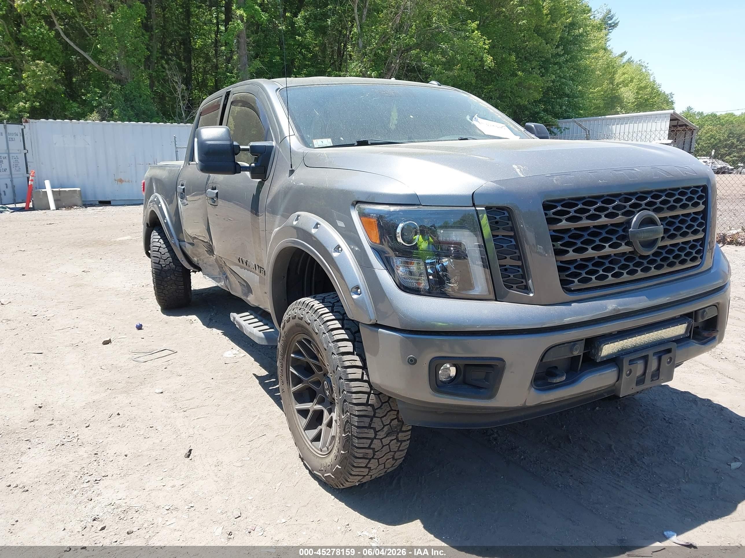 2019 Nissan Titan Platinum Reserve, VIN 1N6AA1E50KN522772 — Side