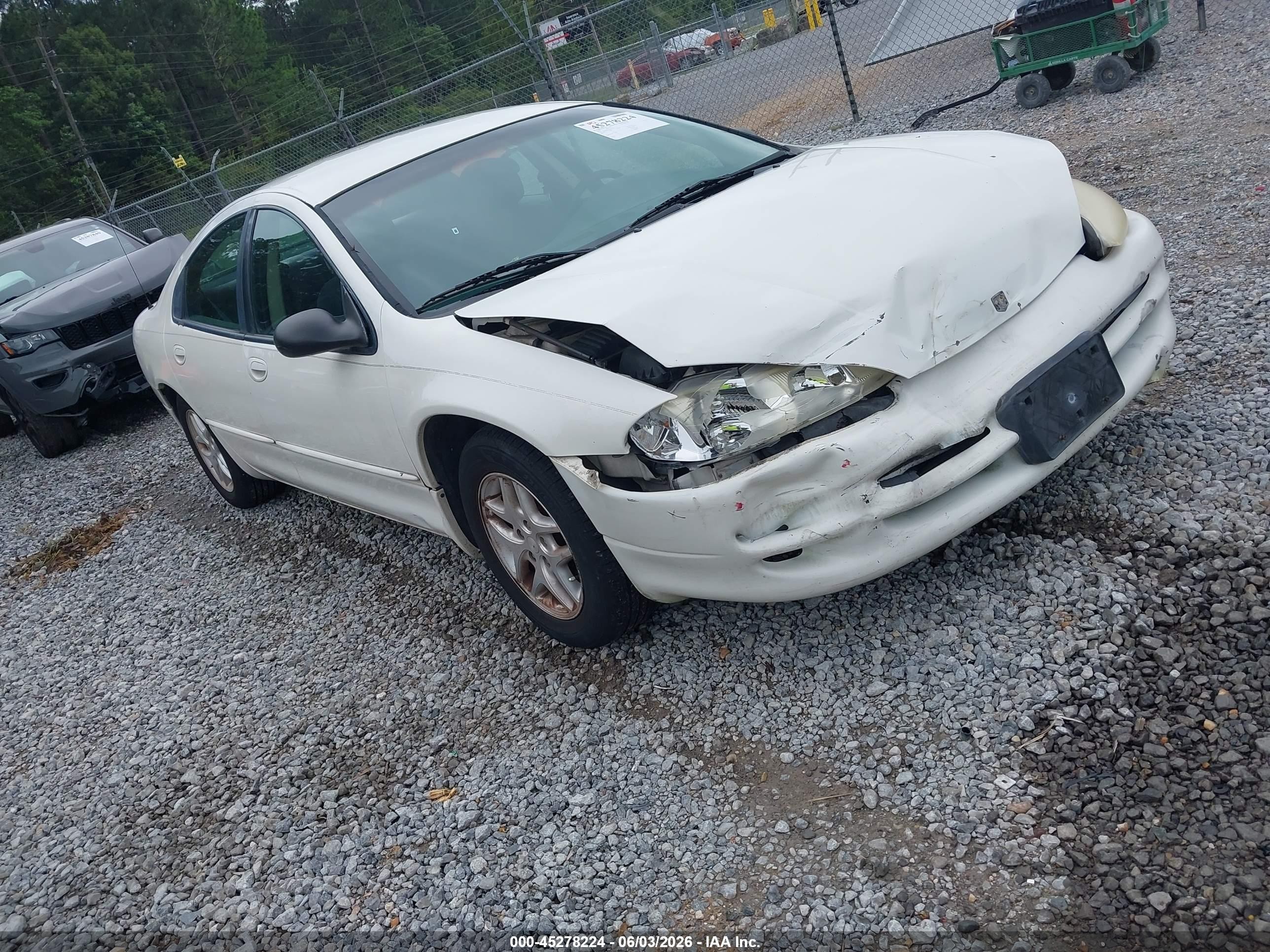 2004 Dodge Intrepid SE, VIN 2B3HD46R04H610570 — Front end